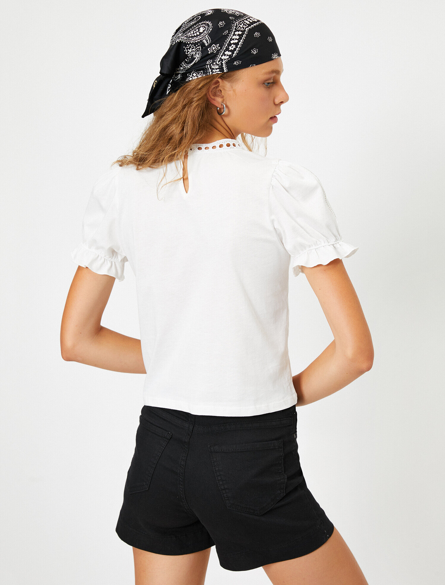   Bisiklet Yaka Suprem Kumaş Şerit Detaylı Tişört