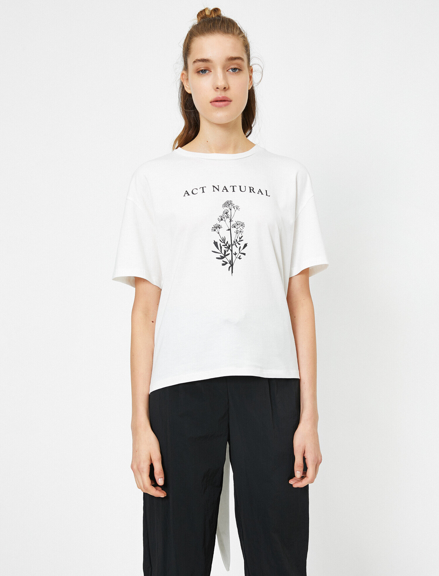   Kısa Kollu Arkası Bağlama Detaylı Bisiklet Yaka Tişört