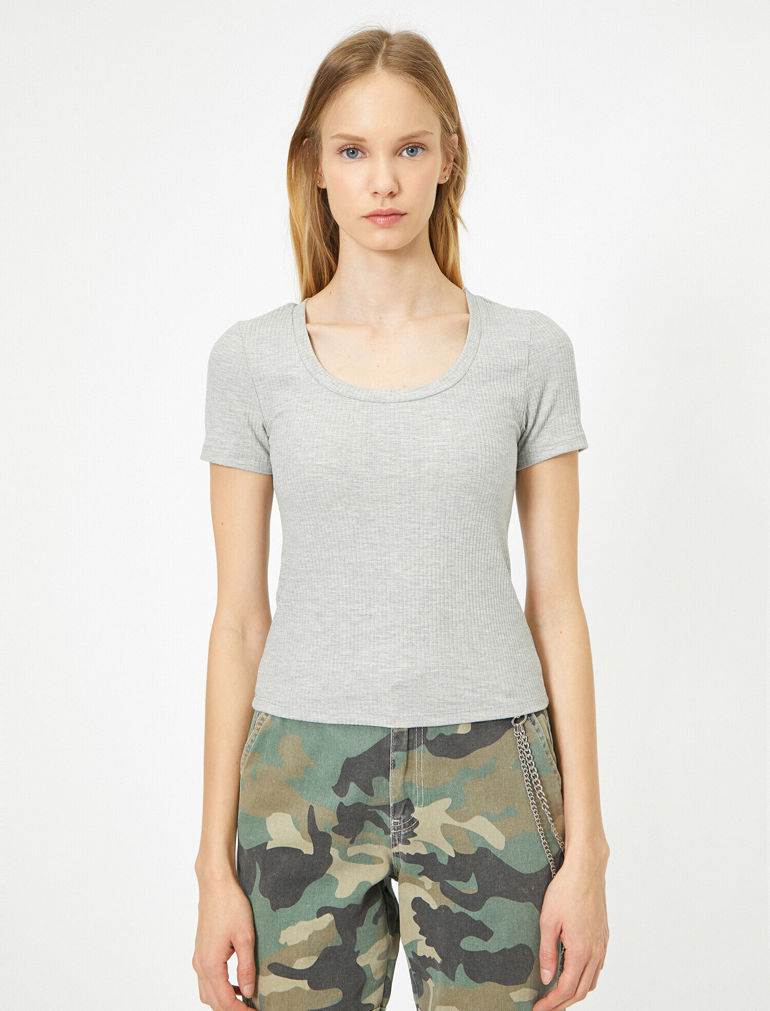   Yuvarlak Yaka Kısa Kollu Body