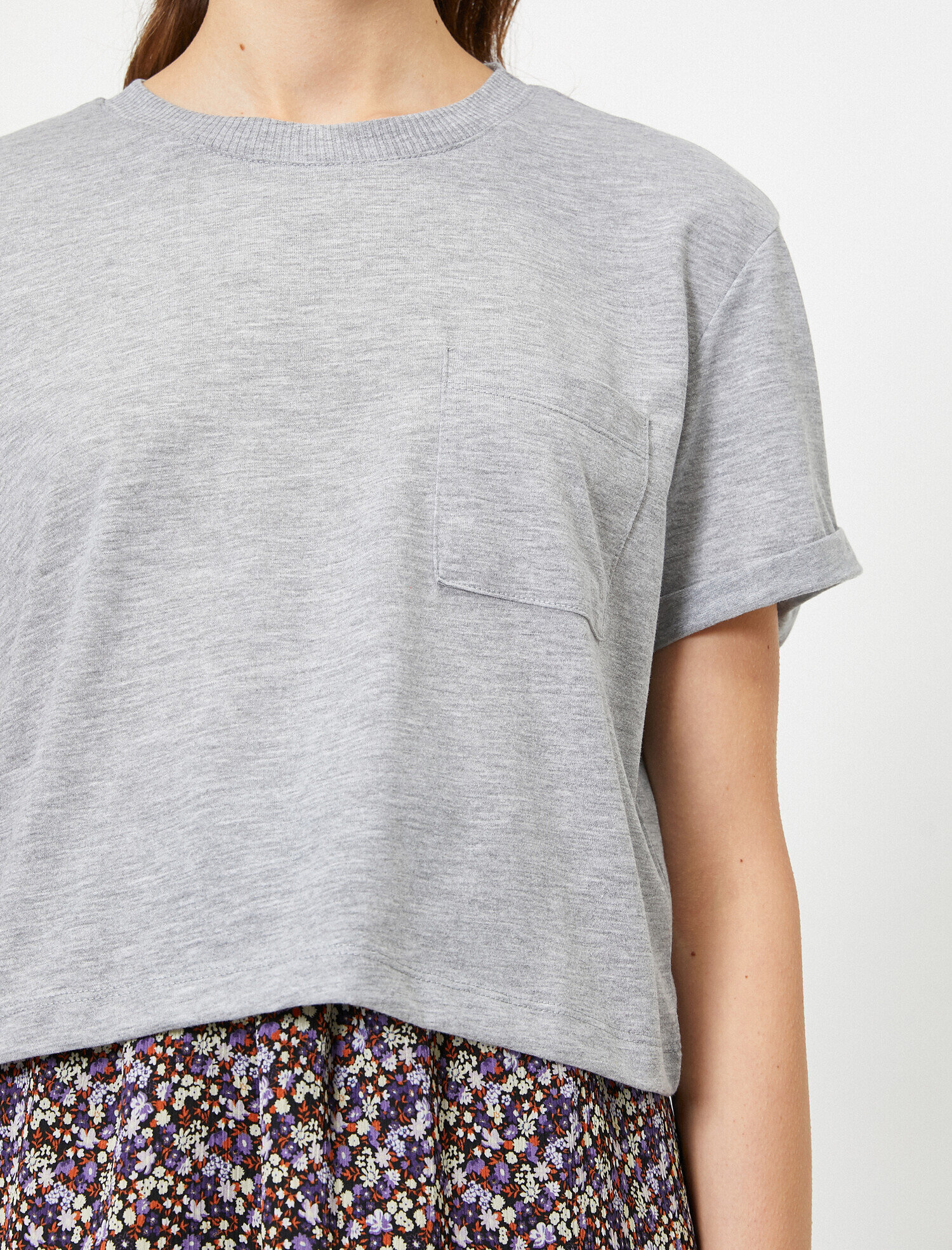   Cep Detaylı Tişört