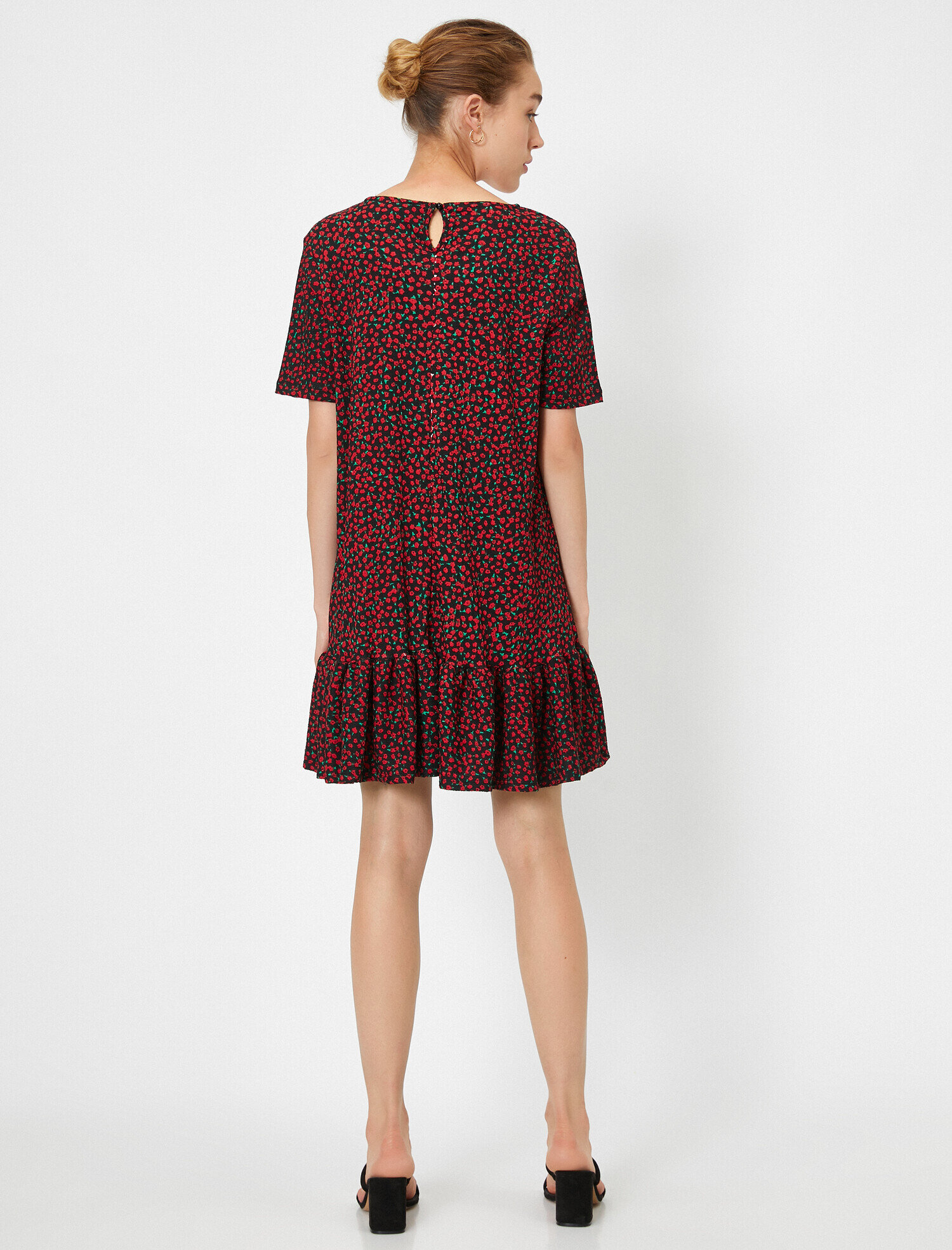   Etek Ucu Volanlı Desenli Kısa Kollu Elbise