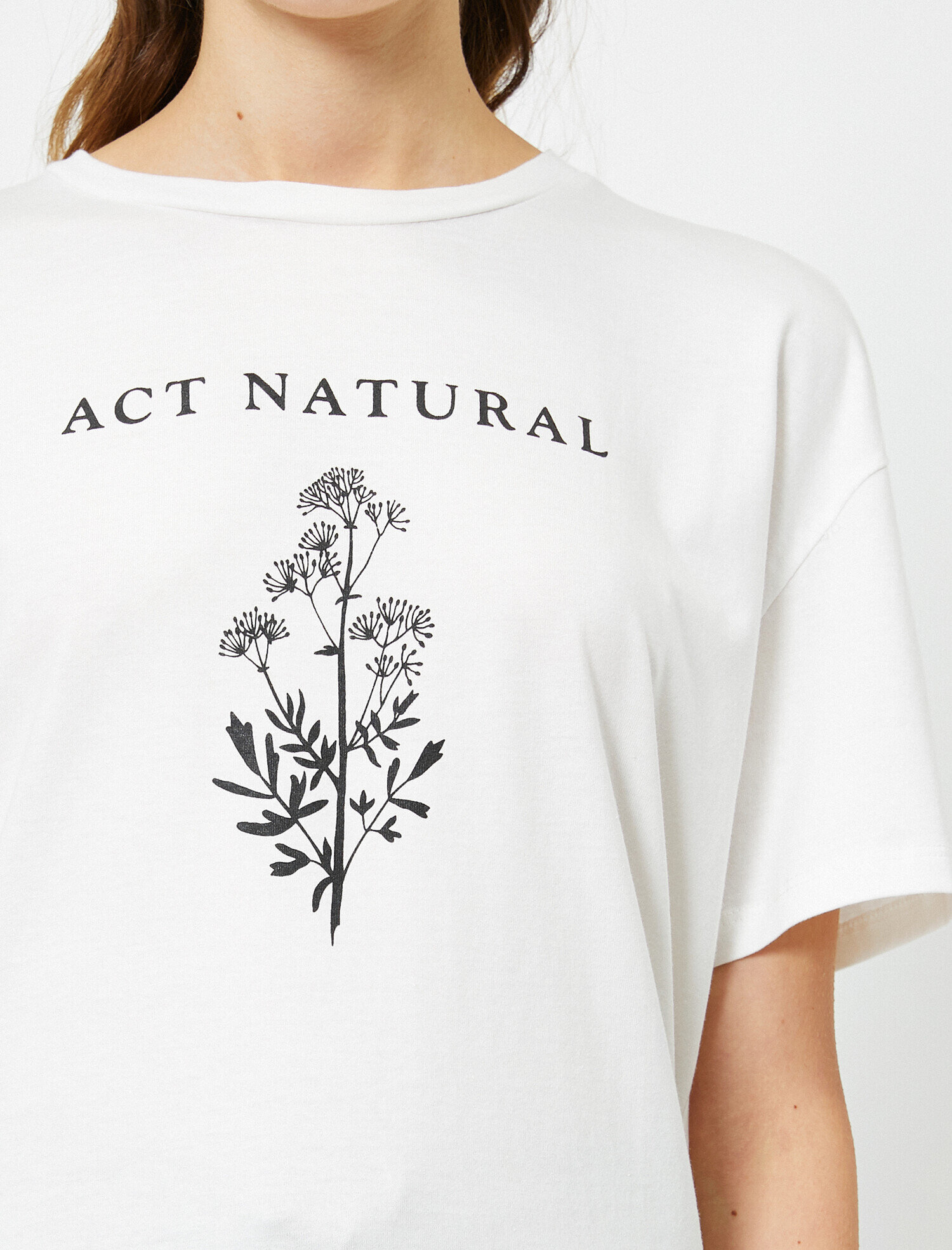   Kısa Kollu Arkası Bağlama Detaylı Bisiklet Yaka Tişört