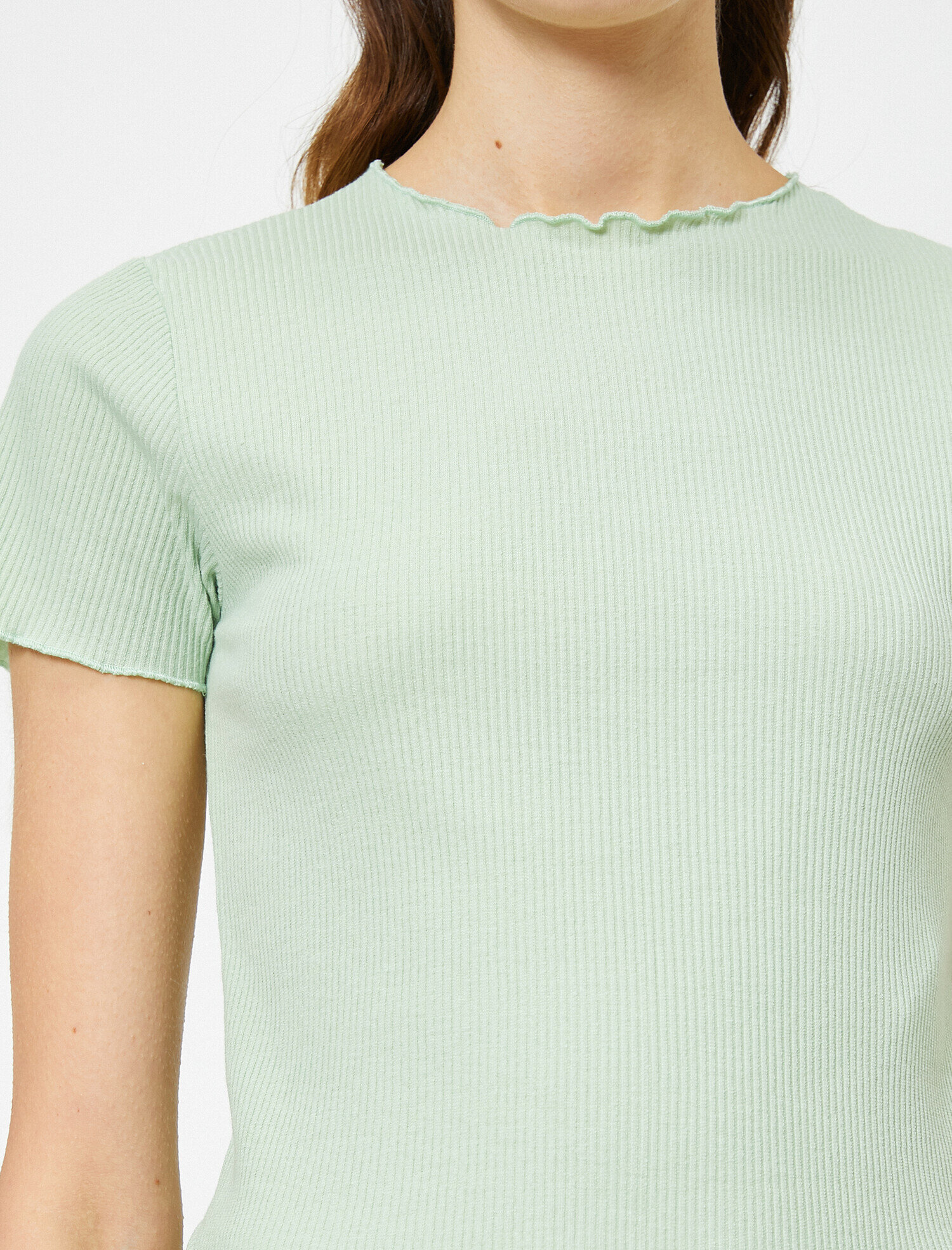   Fırfır Detaylı Kısa Kollu Tişört