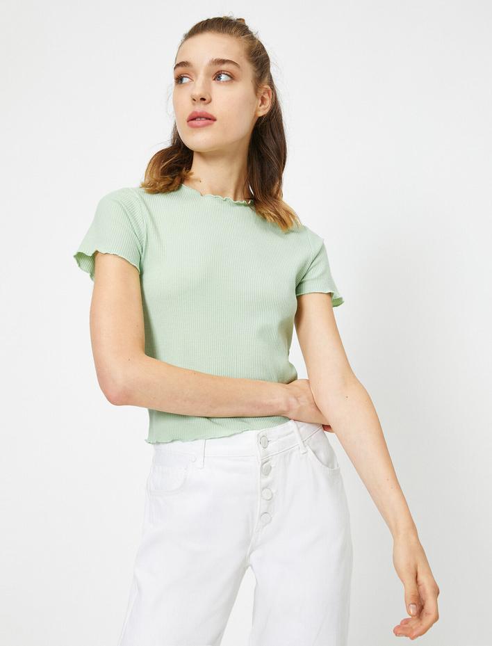  Fırfır Detaylı Kısa Kollu Tişört