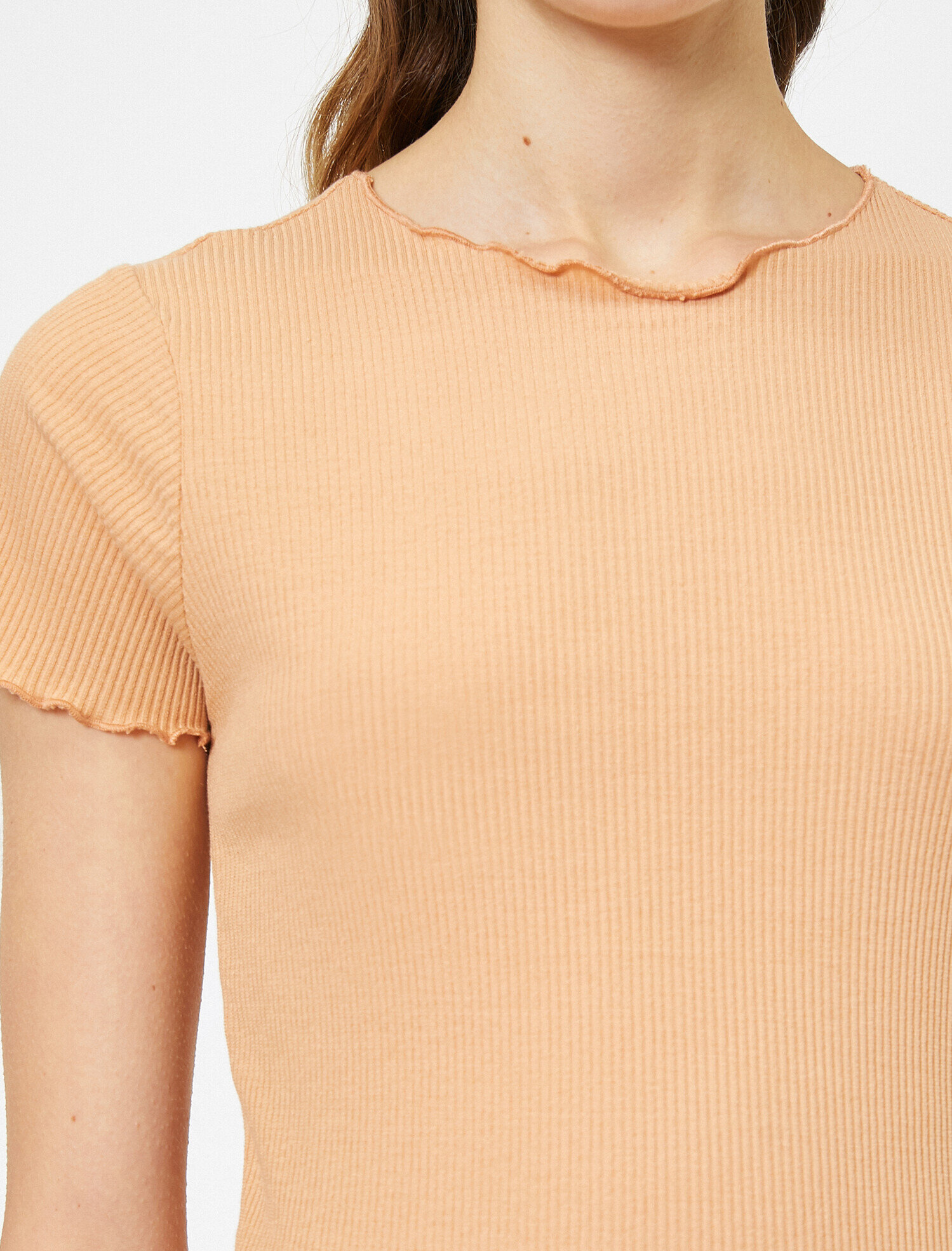   Fırfır Detaylı Kısa Kollu Tişört