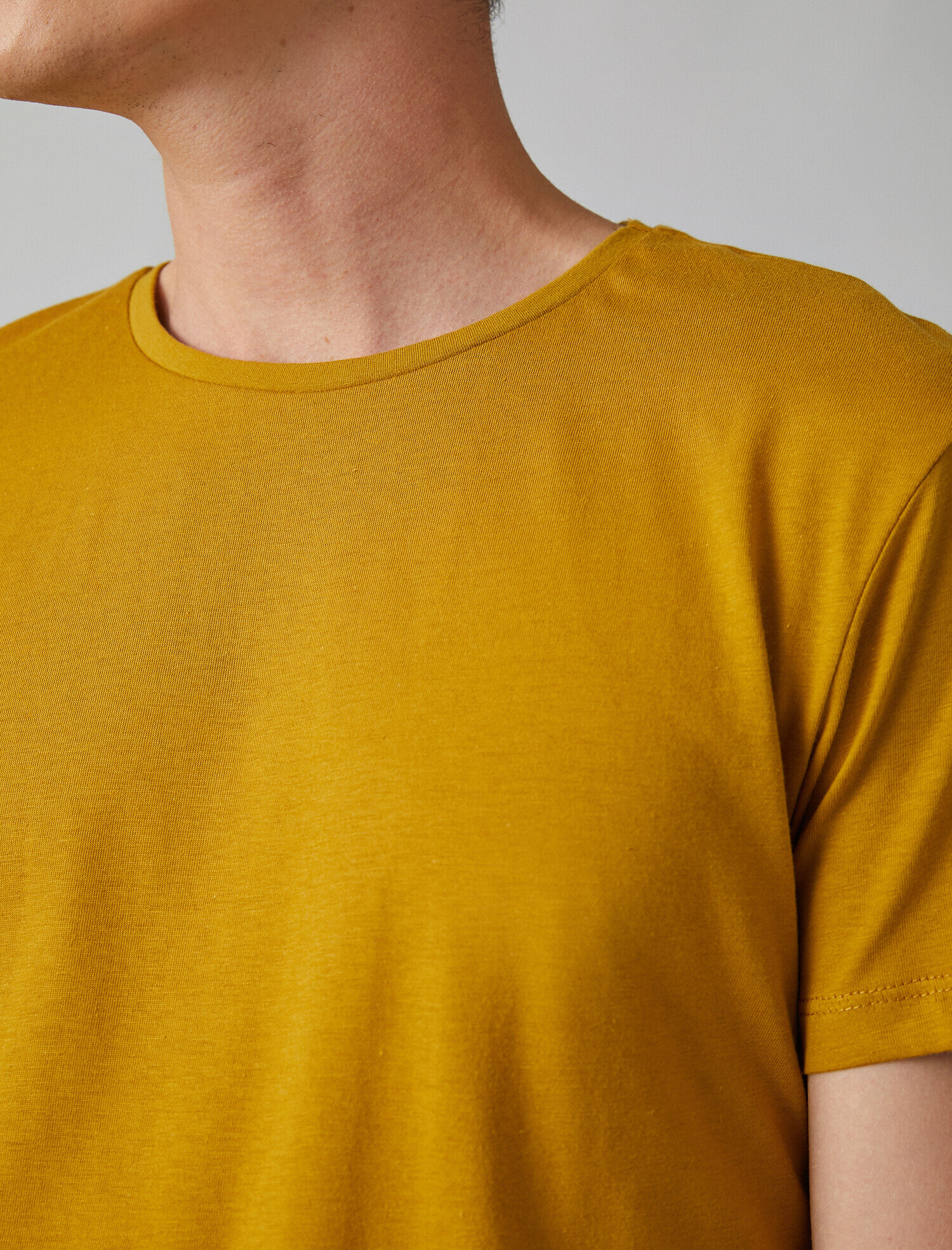   Pamuklu Bisiklet Yaka Kısa Kollu Tişört