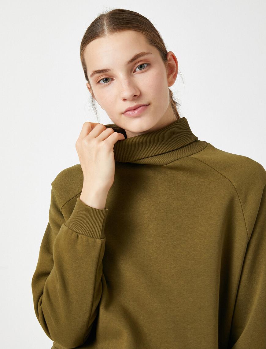   Boğazlı Uzun Kollu Basic Sweatshirt
