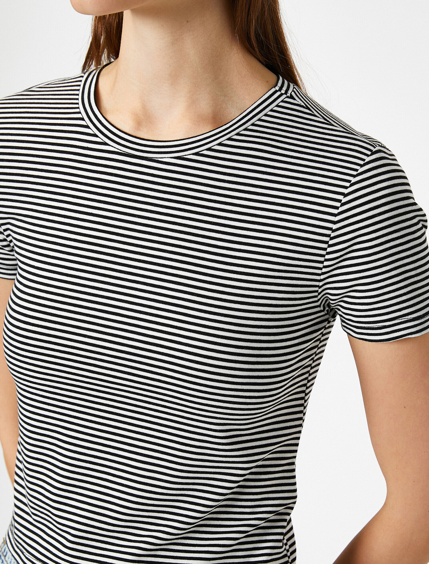   Bisiklet Yaka Çizgili Basic Kısa Kol Tişört