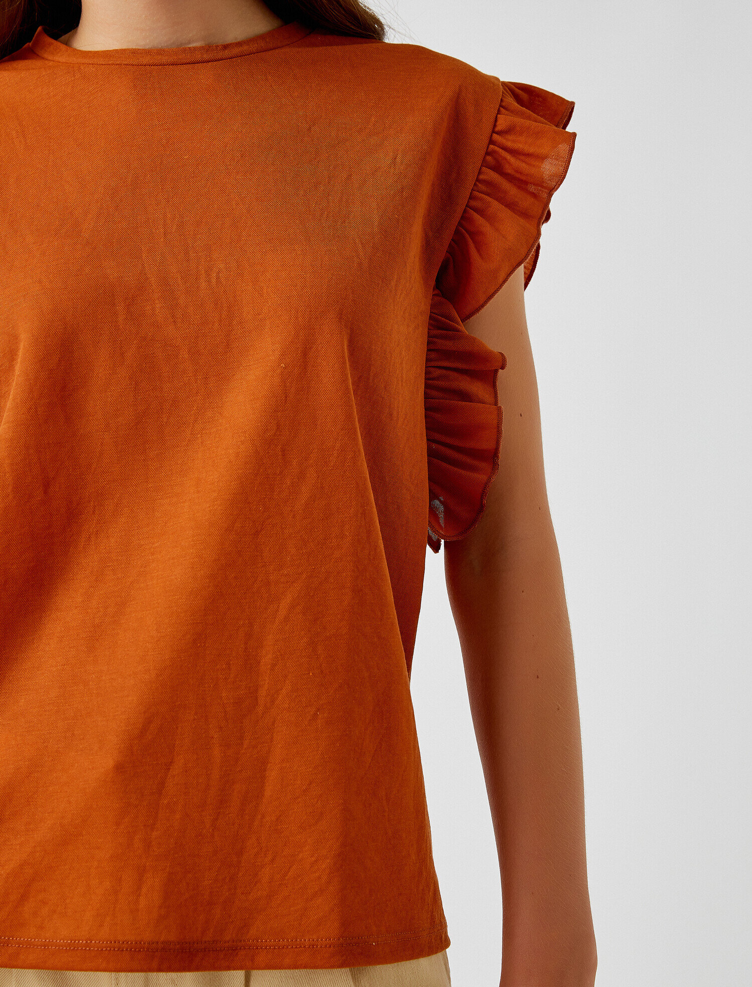   Kolları Fırfırlı Tişört