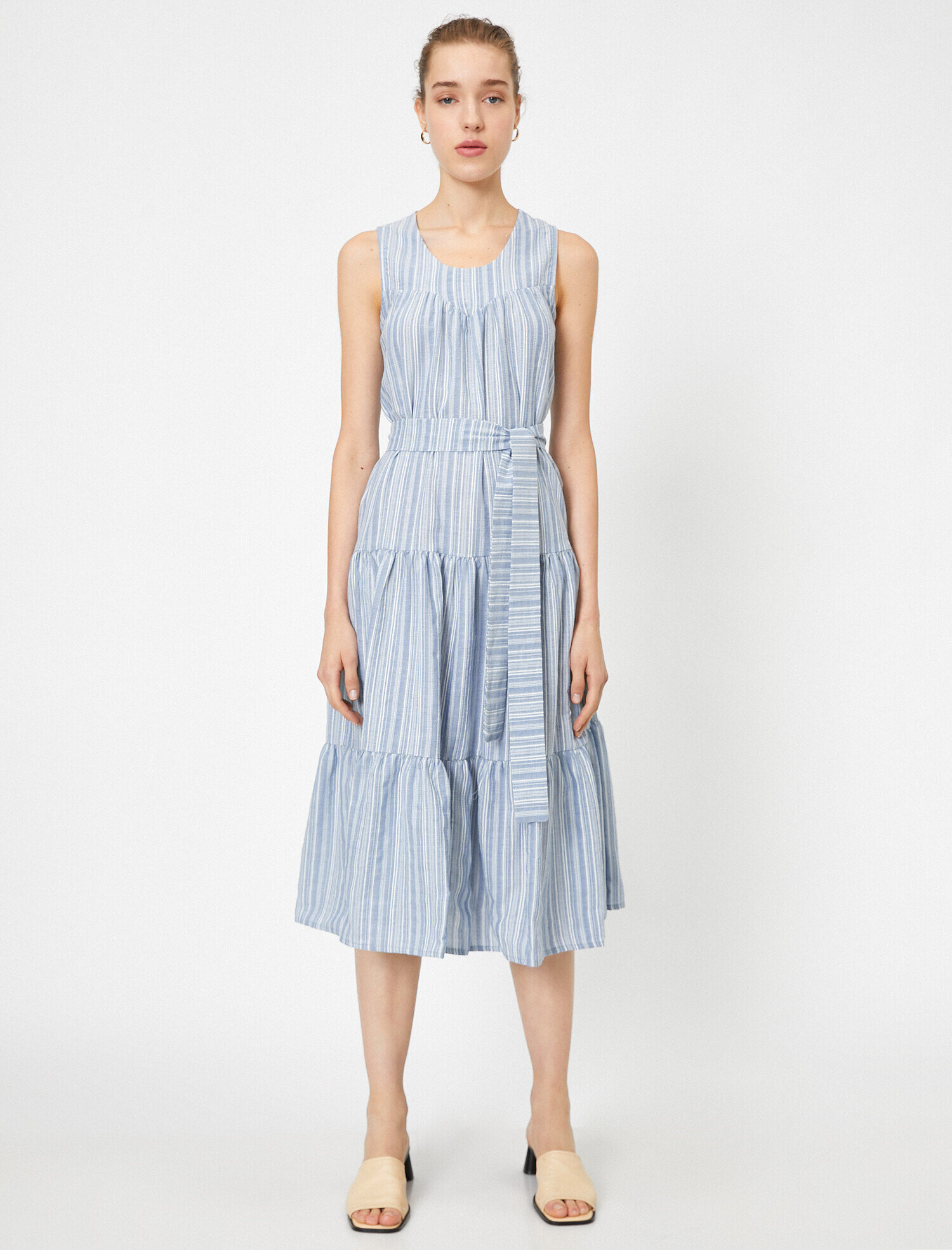   Oyuk Yaka Kolsuz Beli Bağlamalı Fırfır Detaylı Midi Elbise