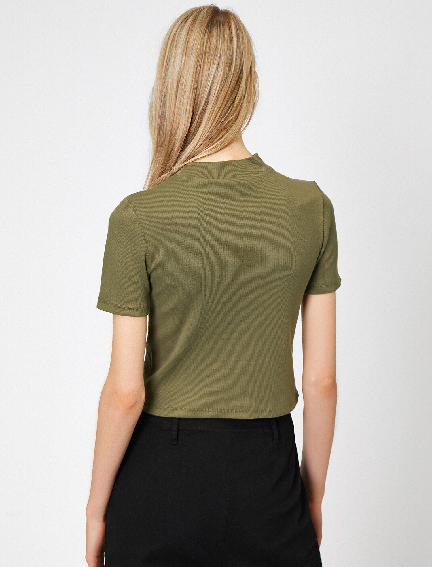   Dik Yaka Basic Kısa Kol Tişört