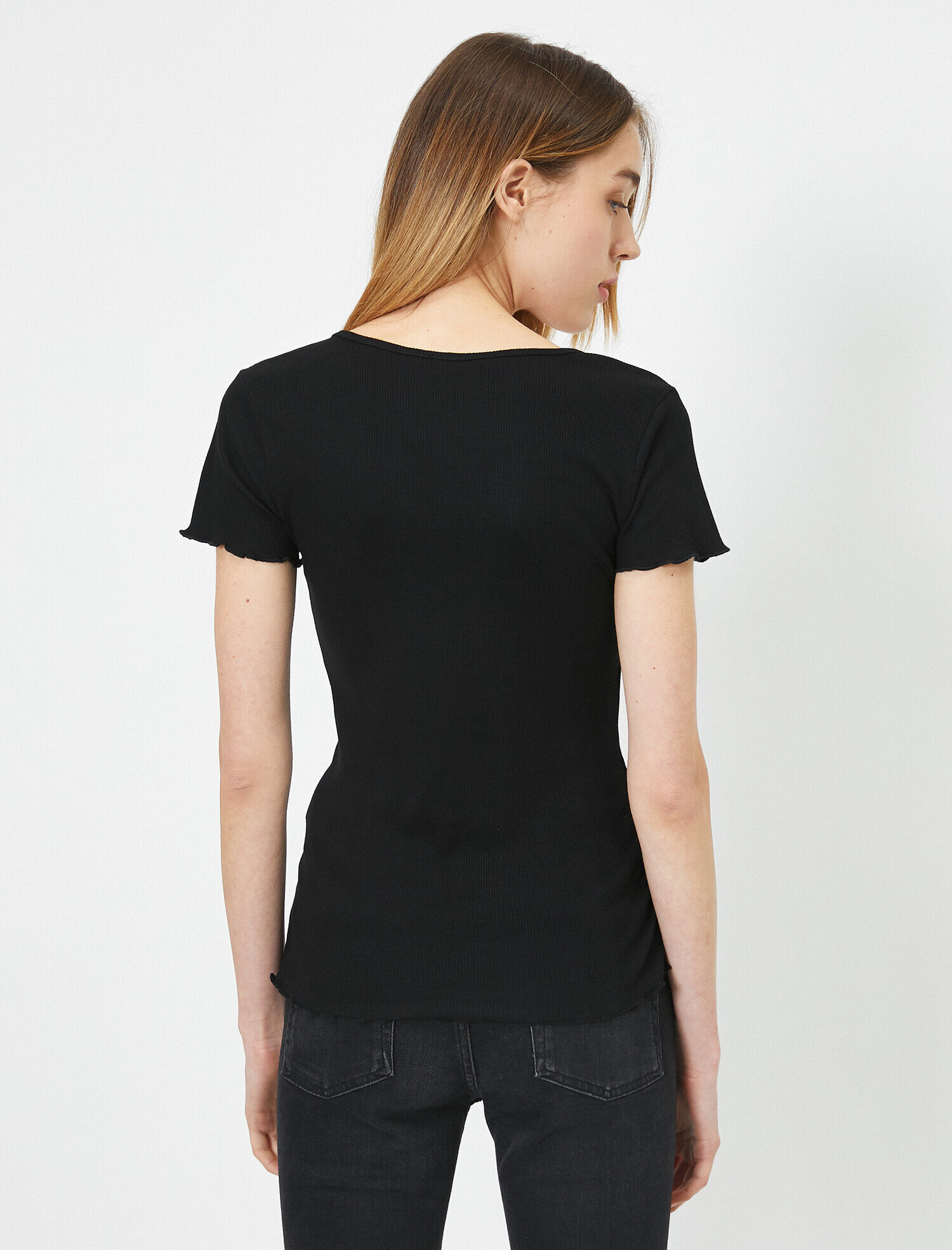   Yaka Detaylı Kısa Kollu Tişört
