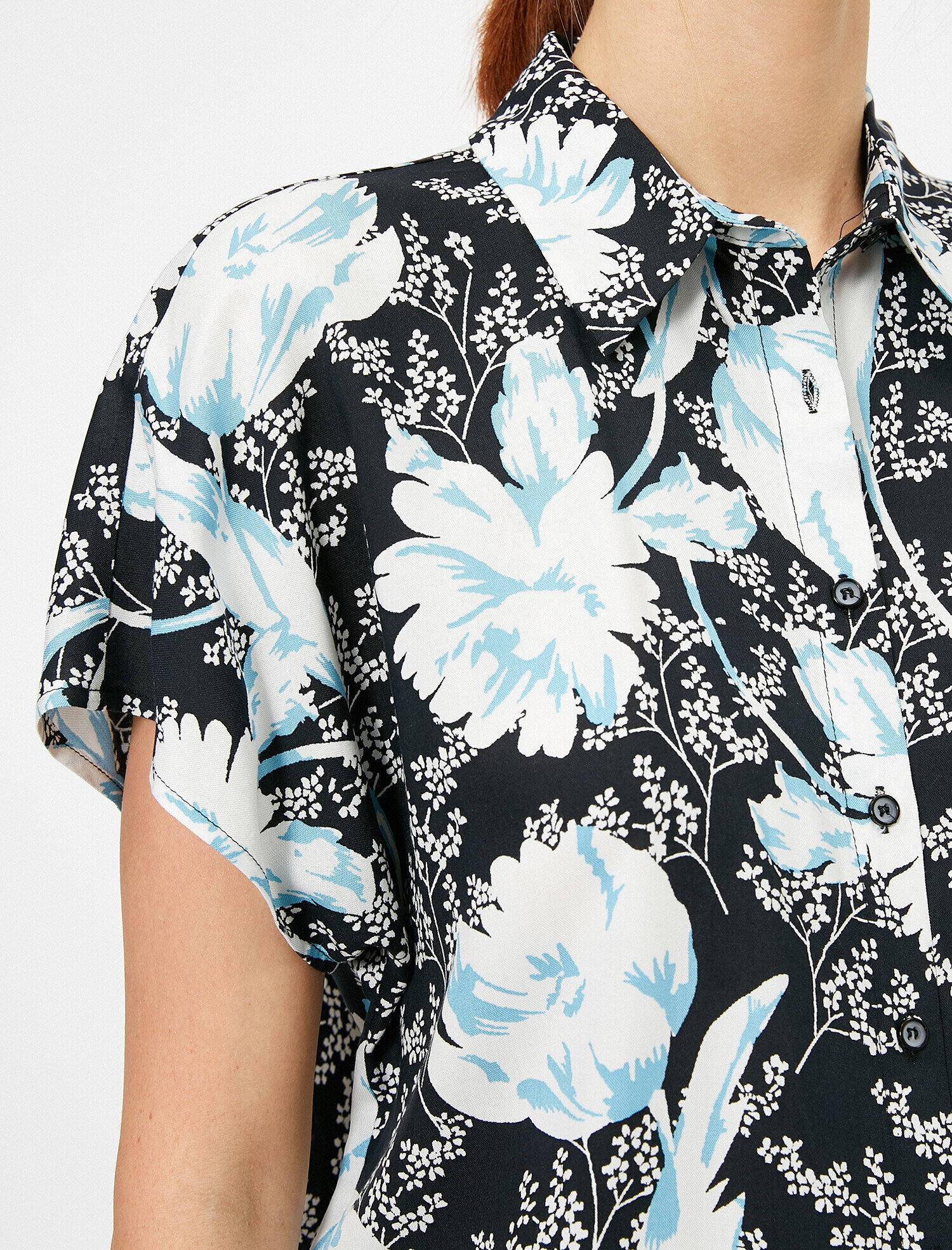   Çiçek Desenli Gömlek