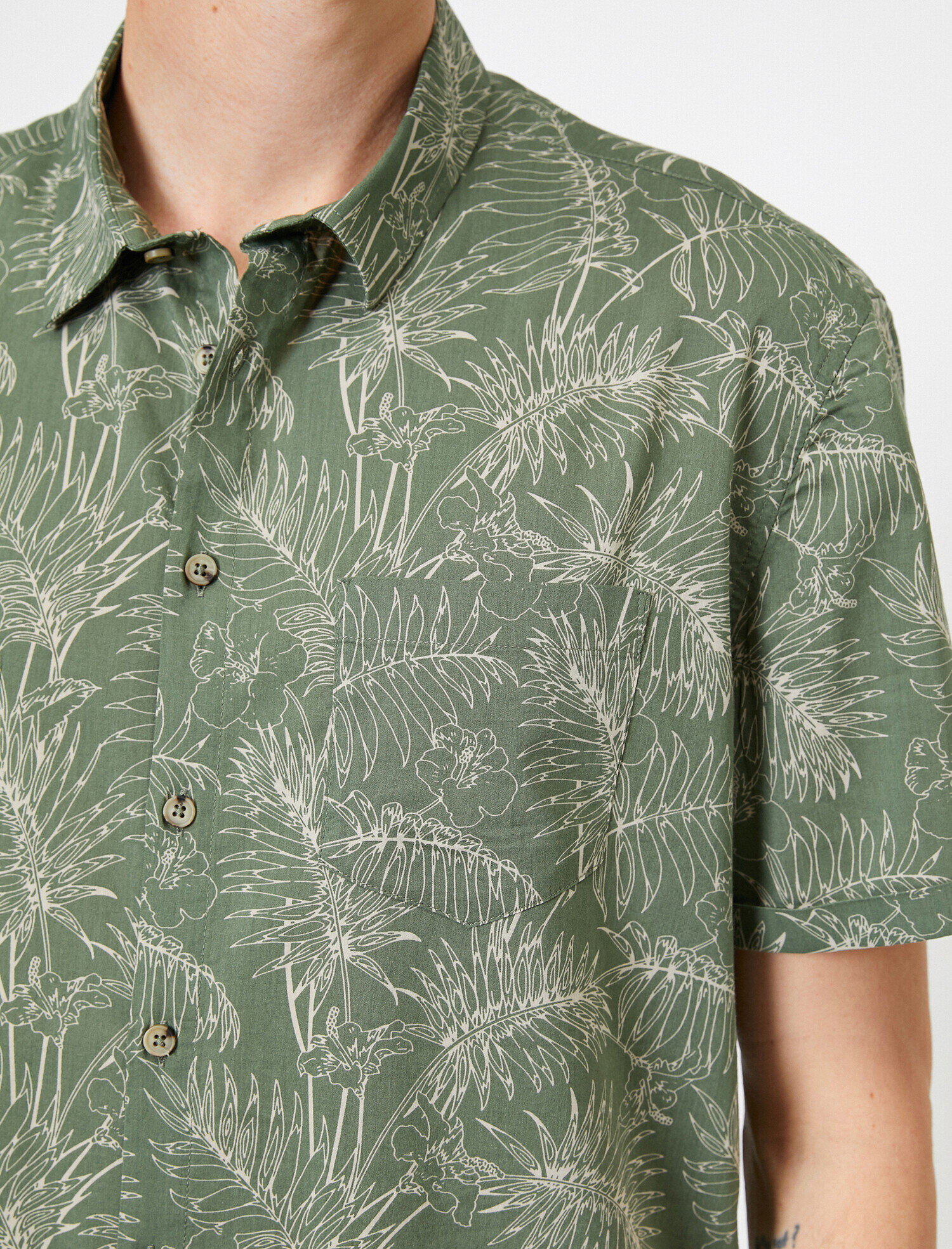   Çiçek Desenli Normal Yaka Regular Fit Kısa Kollu Gömlek