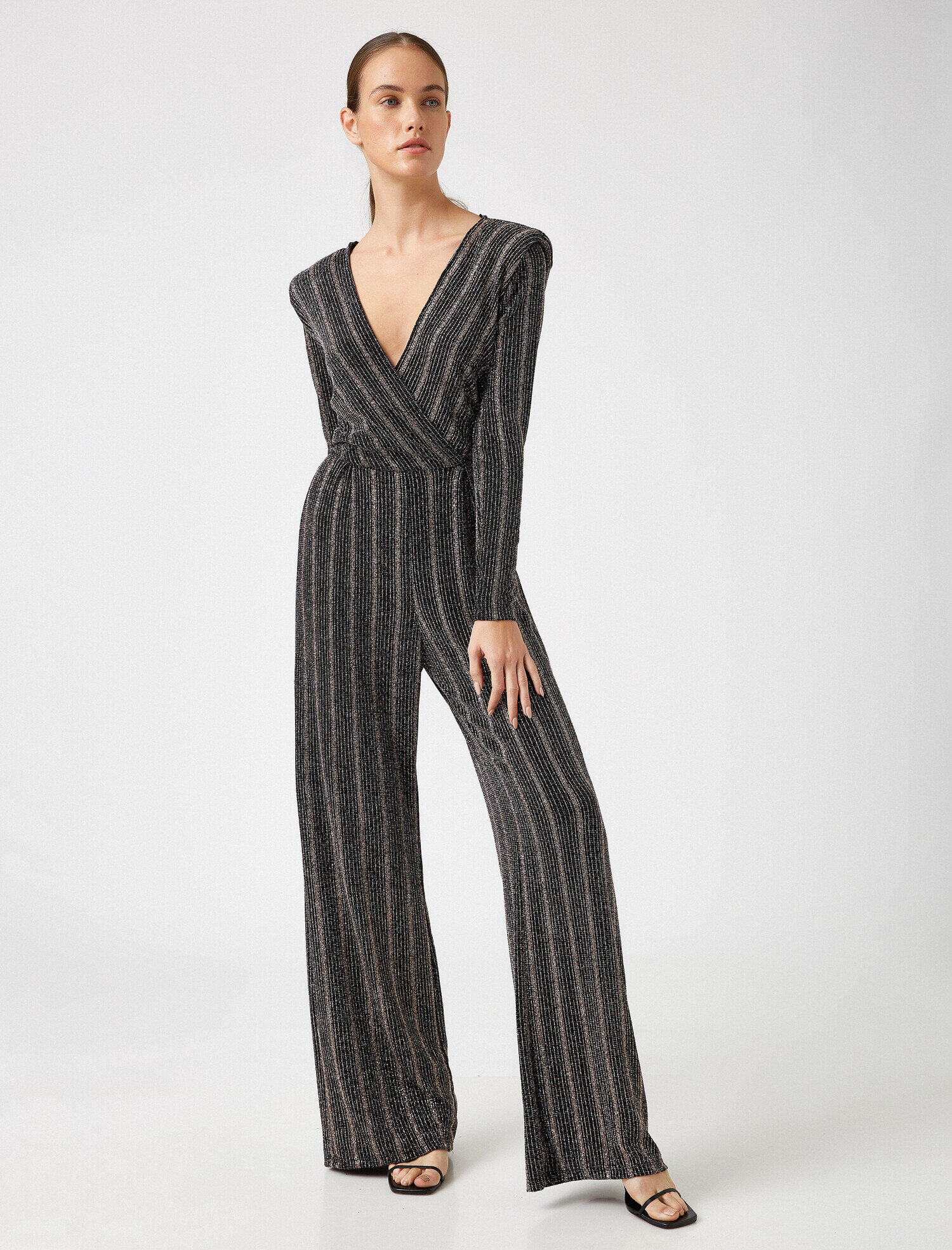   Vatkalı Geniş Paça Uzun Kollu Metalik Detaylı Tulum