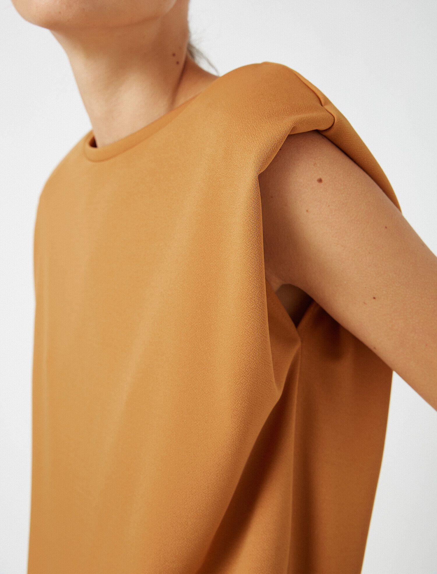   Vatkalı Bisiklet Yaka Kolsuz Tişört