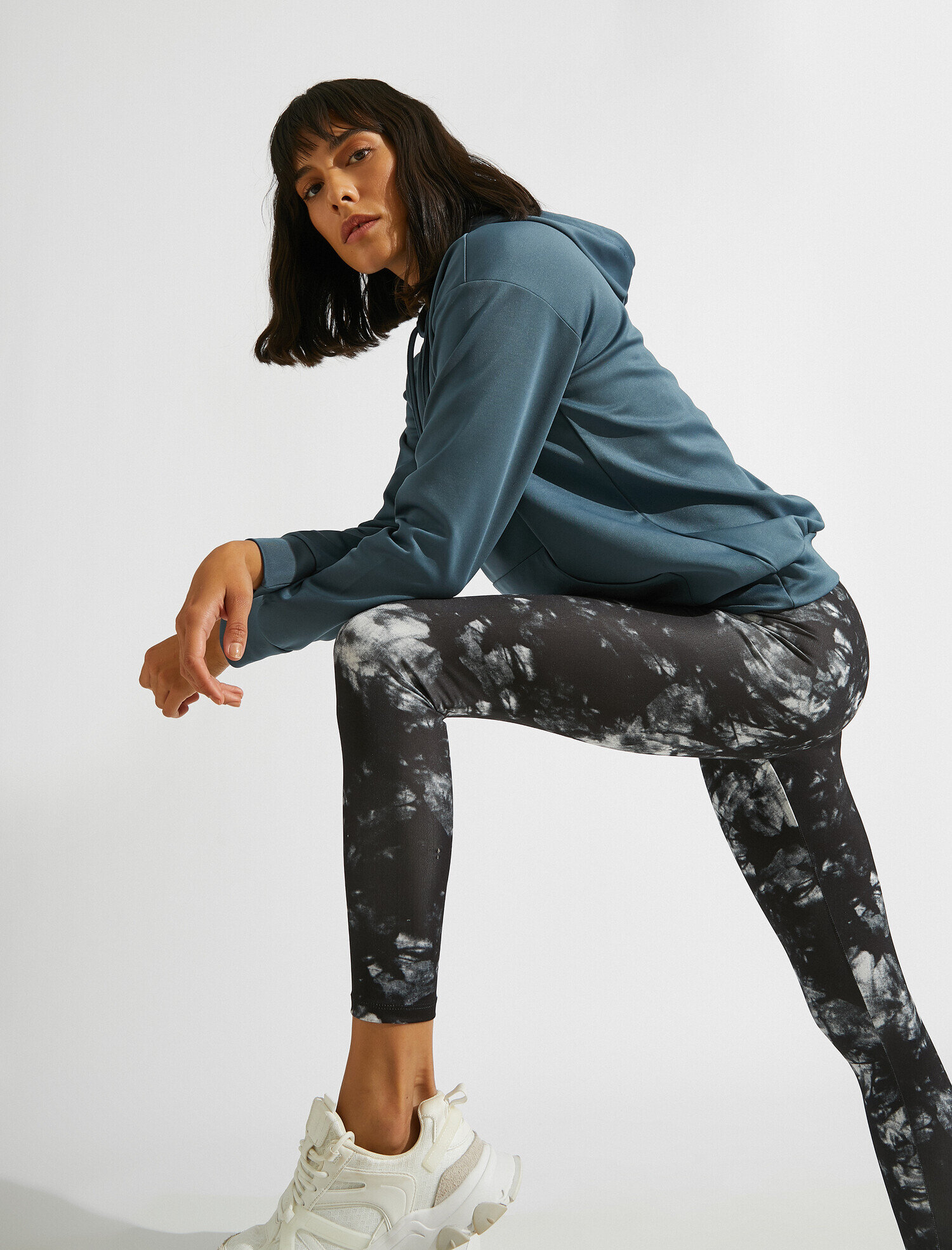   Kapüşonlu Cepli Sweatshirt