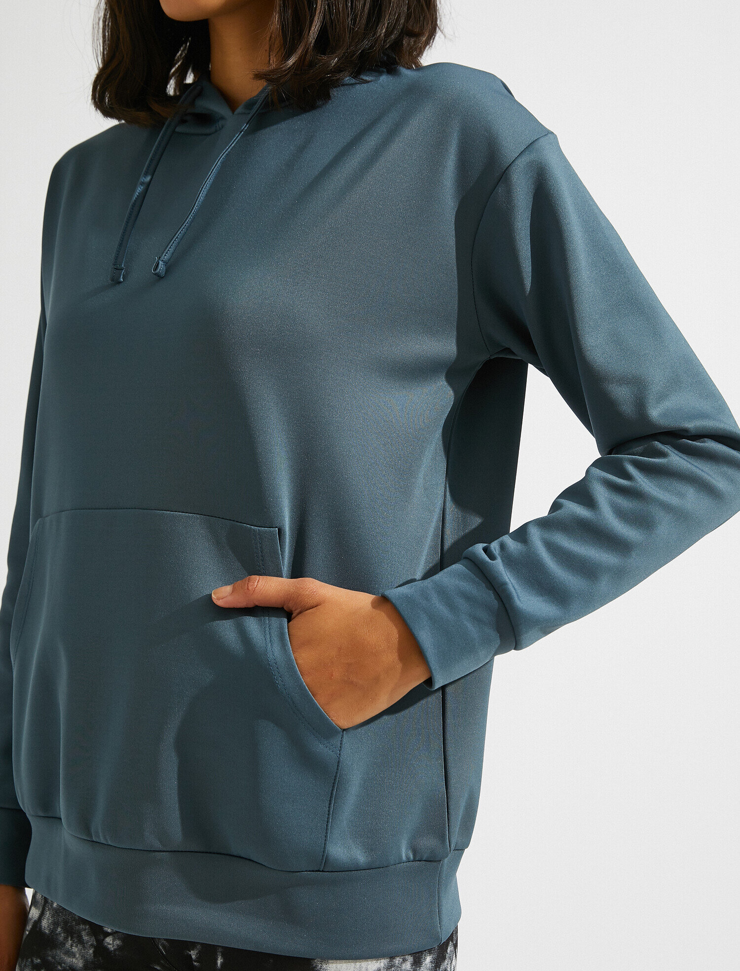   Kapüşonlu Cepli Sweatshirt