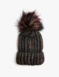 Ponponlu Örgü Şapka