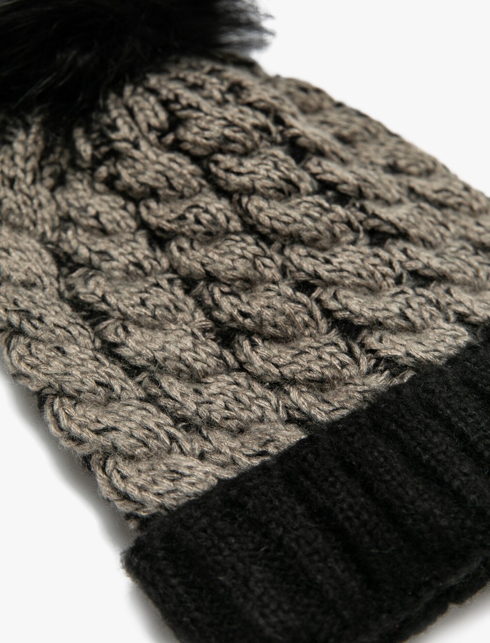 Kadın Ponponlu Örgü Bere