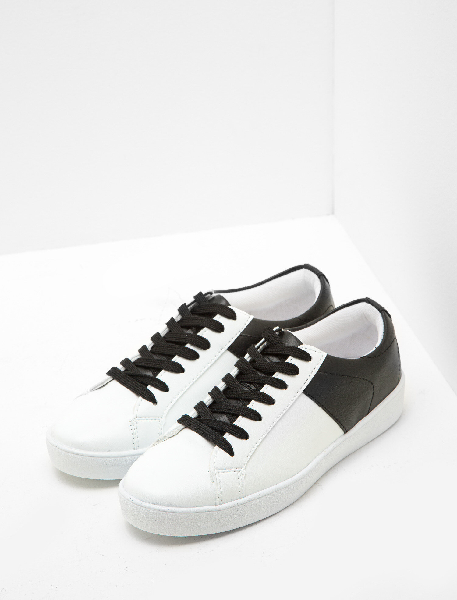  Kadın Bağcıklı Ayakkabı