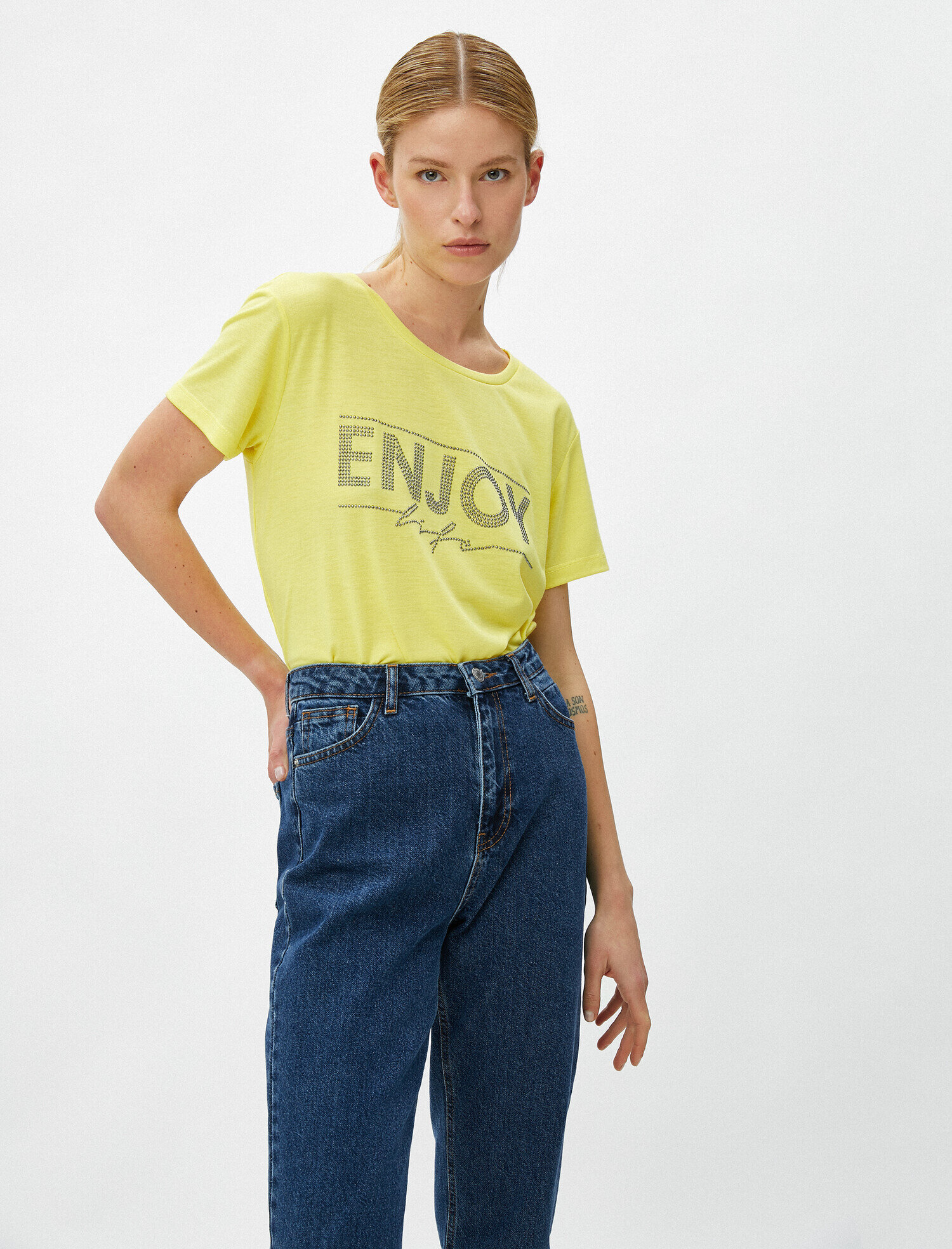   Kısa Kollu Tişört Bisiklet Yaka Slogan Detaylı