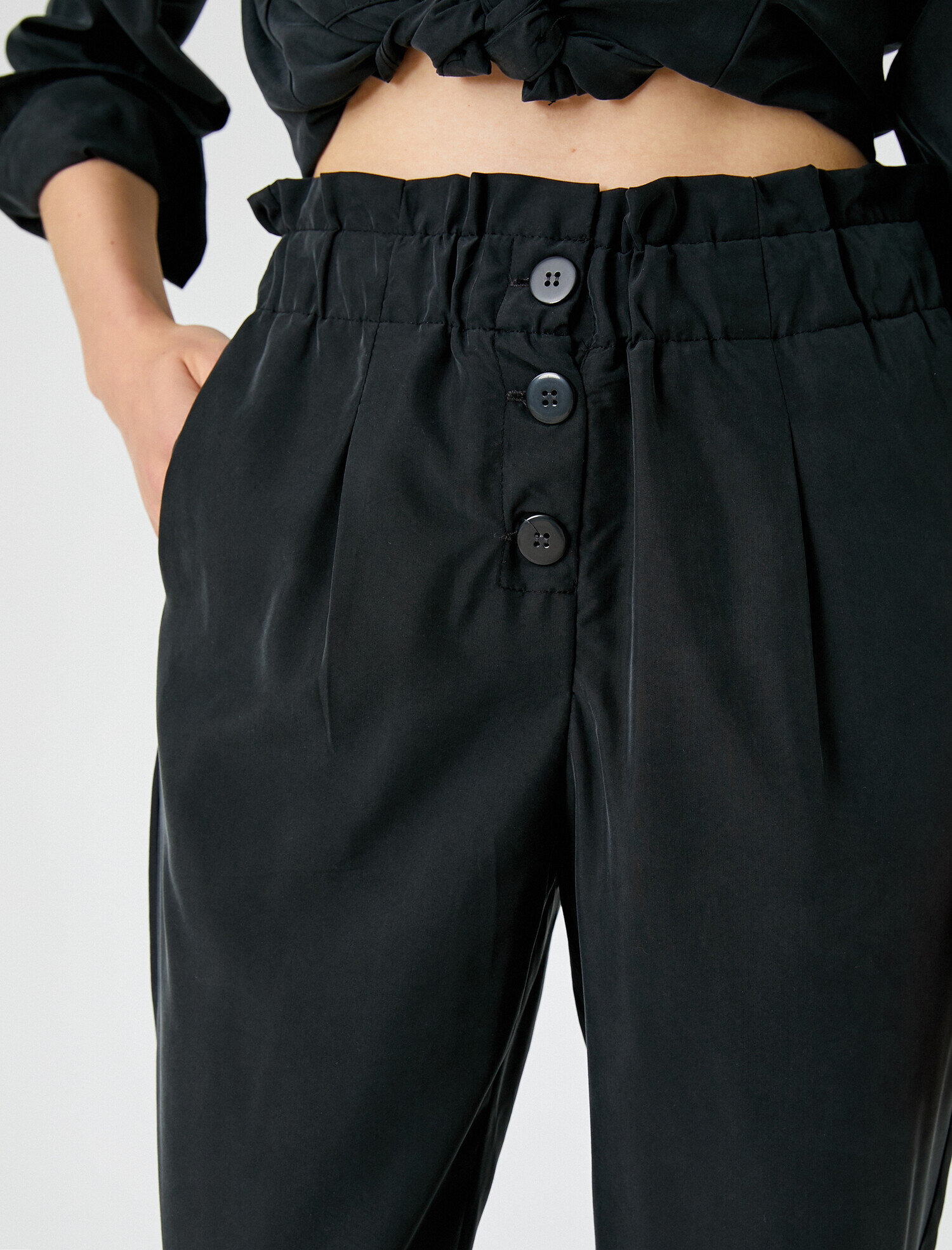   Düğme Detaylı Pantolon