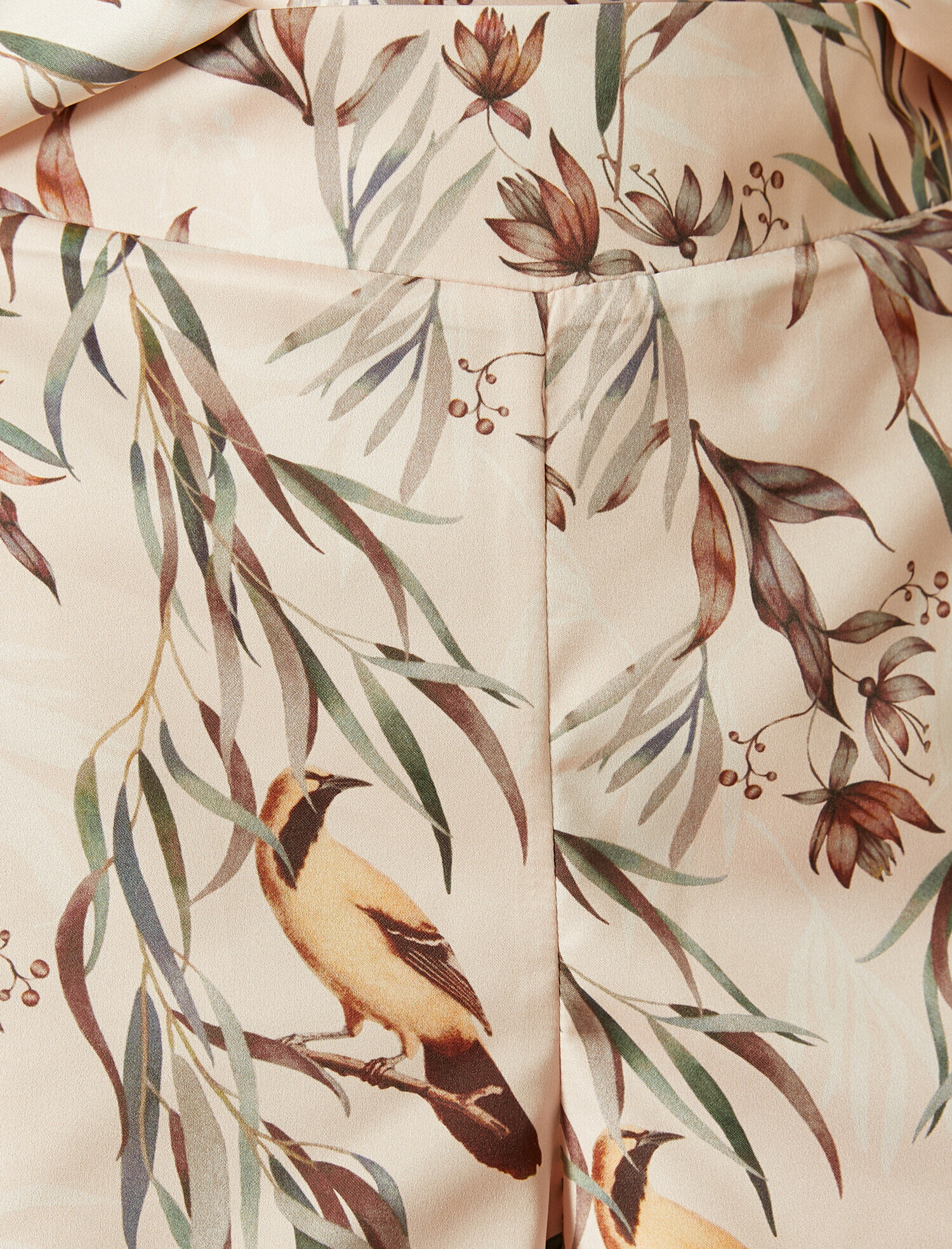   Desenli Beli Lastikli Saten Şort