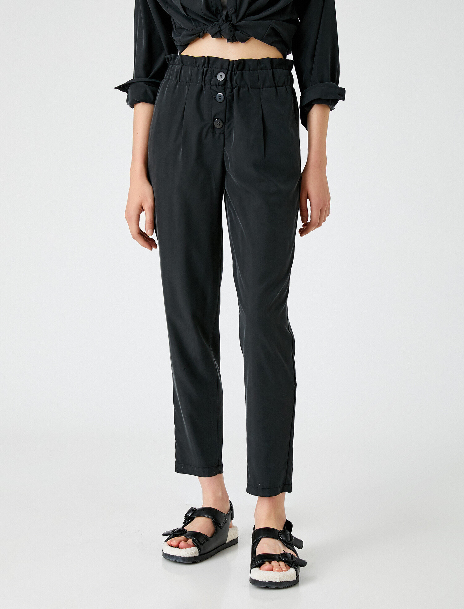   Düğme Detaylı Pantolon