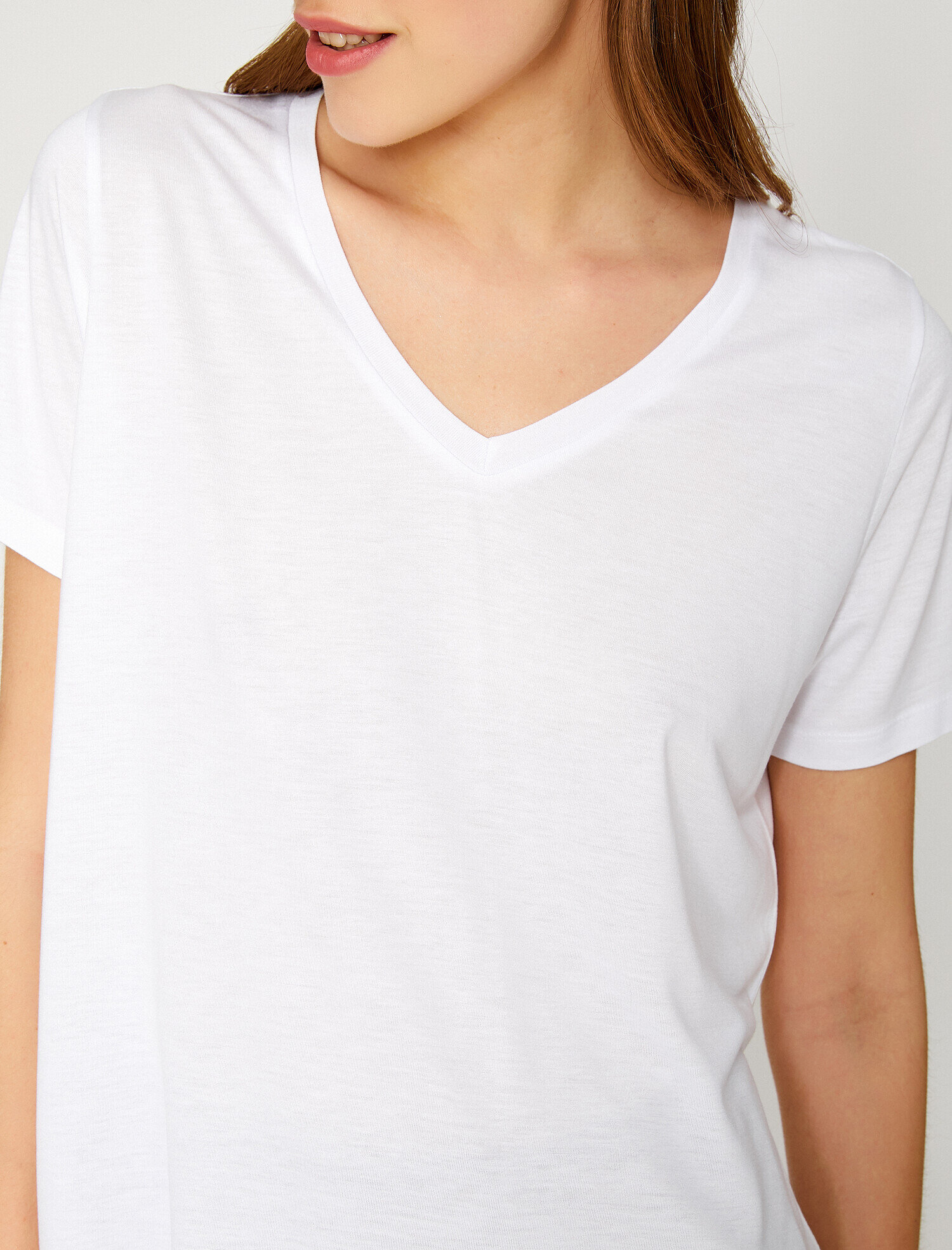 V Yaka Tişört Oversize