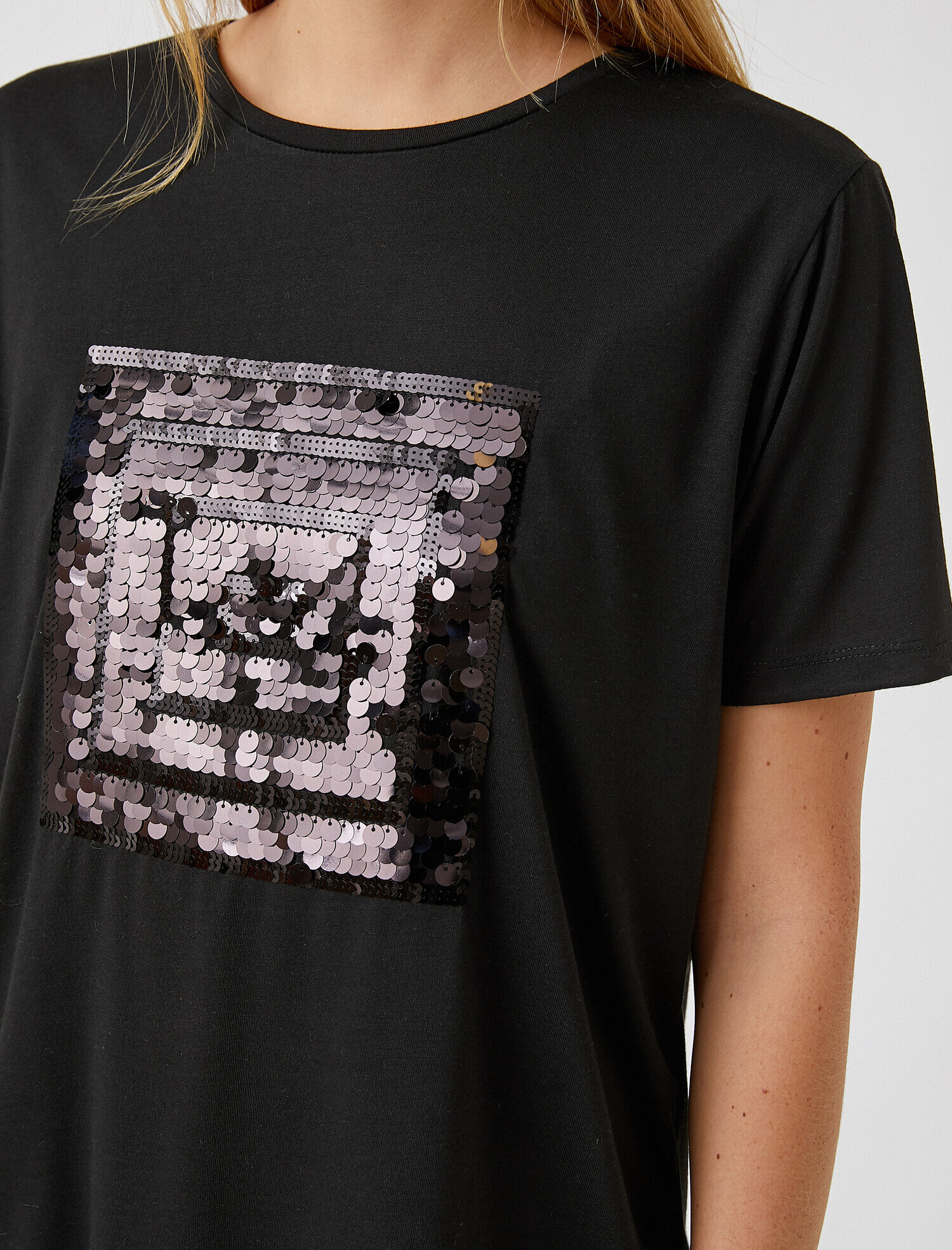   Payetli Kısa Kollu Tişört