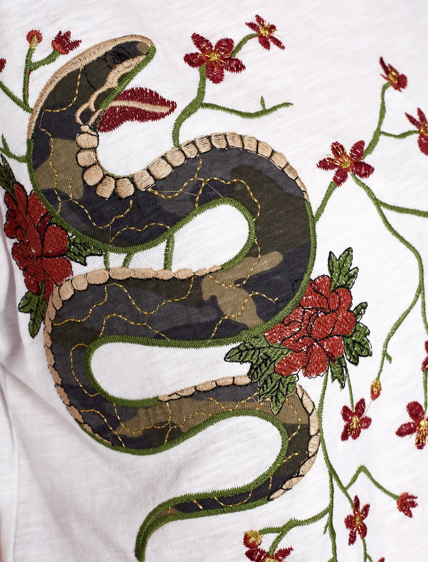 Nakış Detaylı Tişört