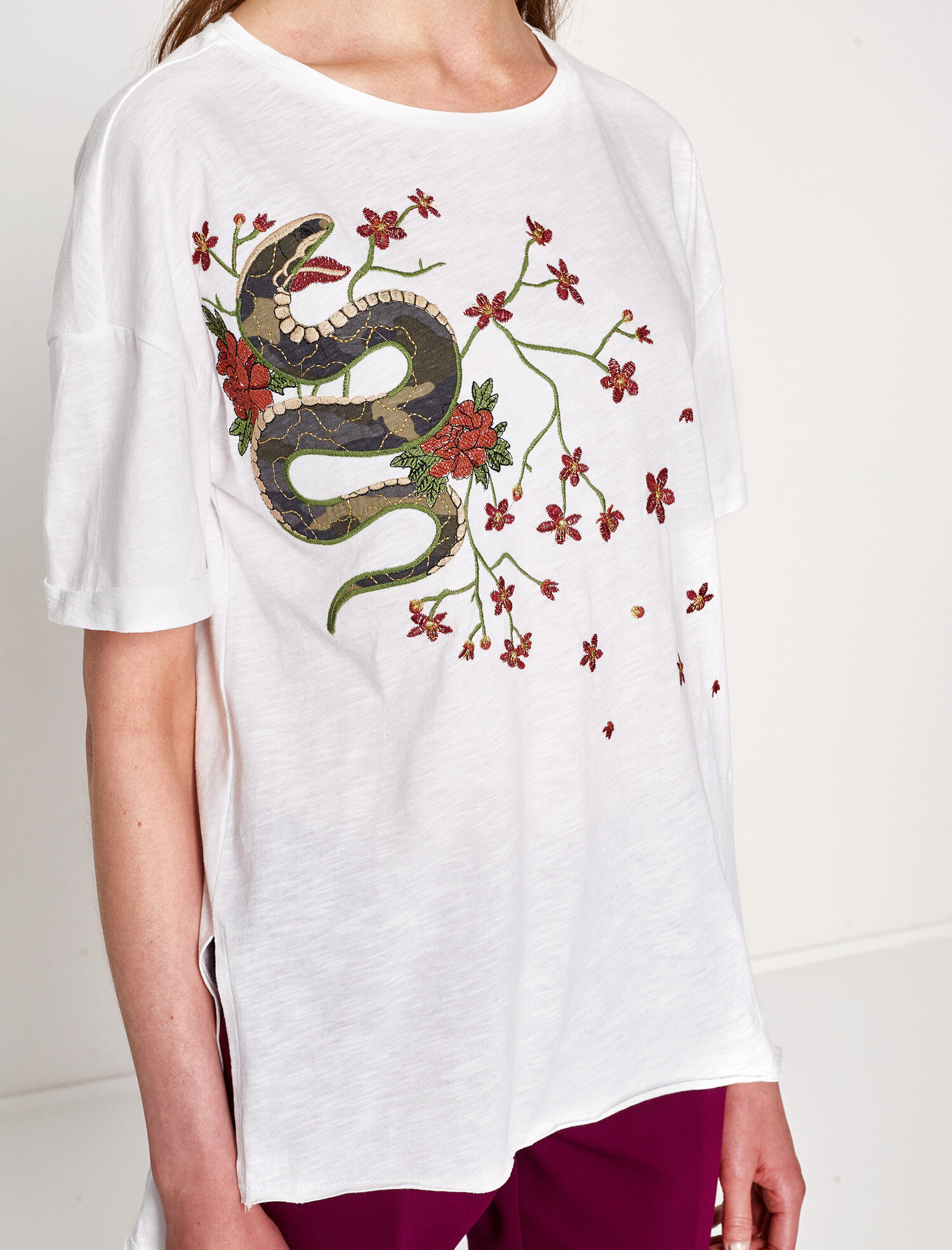 Nakış Detaylı Tişört