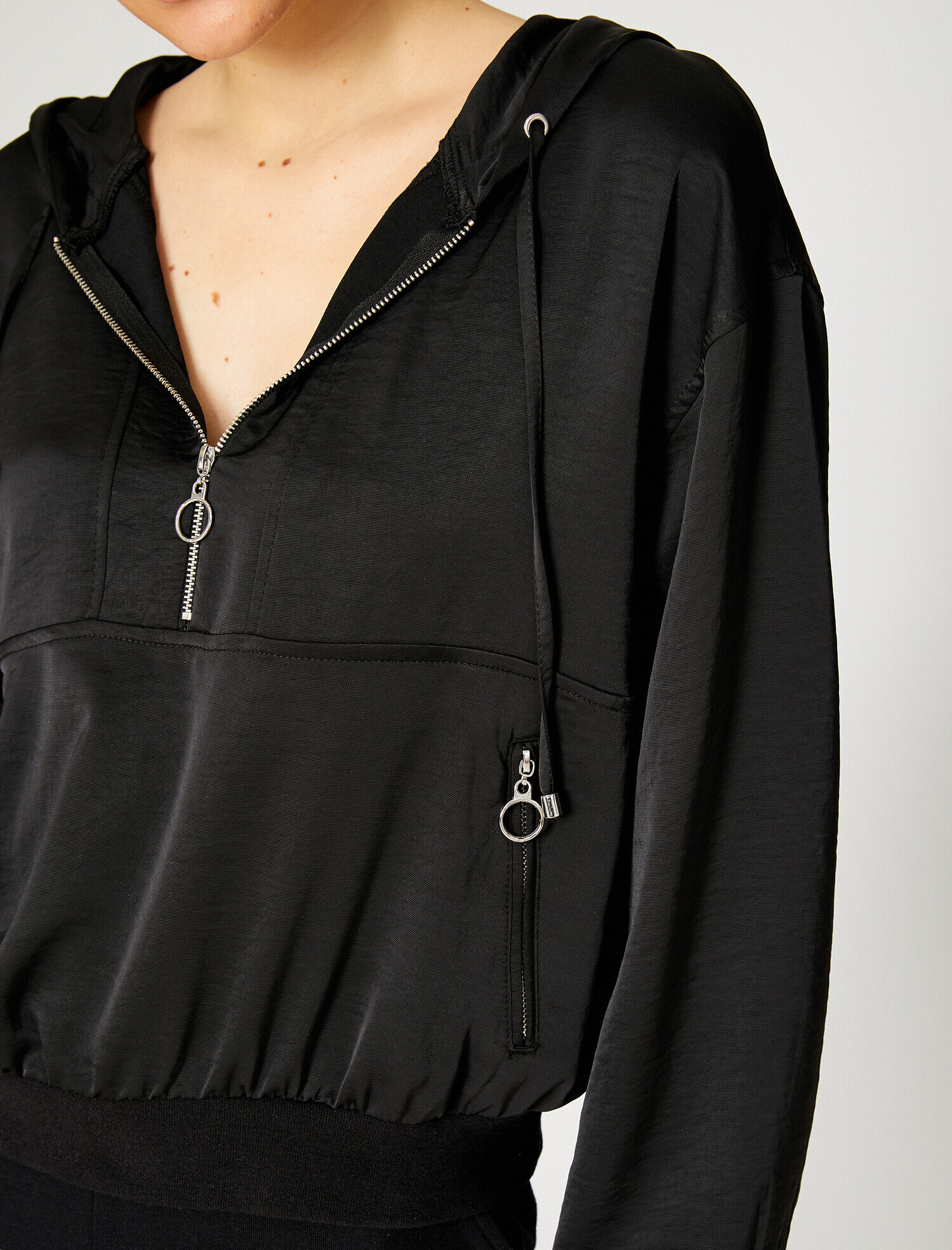   Uzun Kollu Bluz Kapüşonlu Fermuar Detaylı