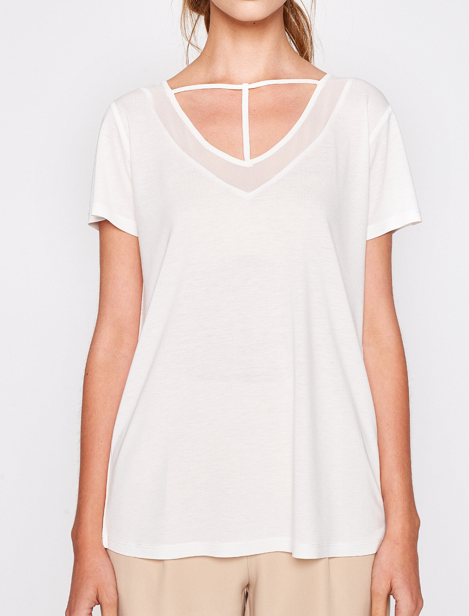   Yaka Detaylı T-Shirt