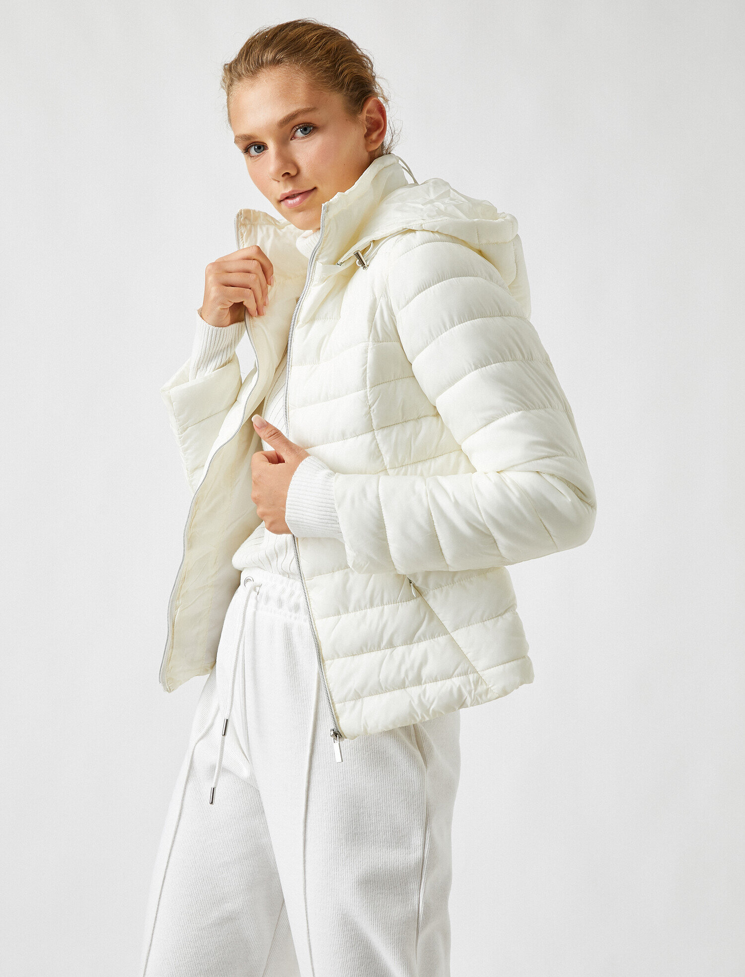 Kapüşonlu Fermuarlı Şişme Ceket