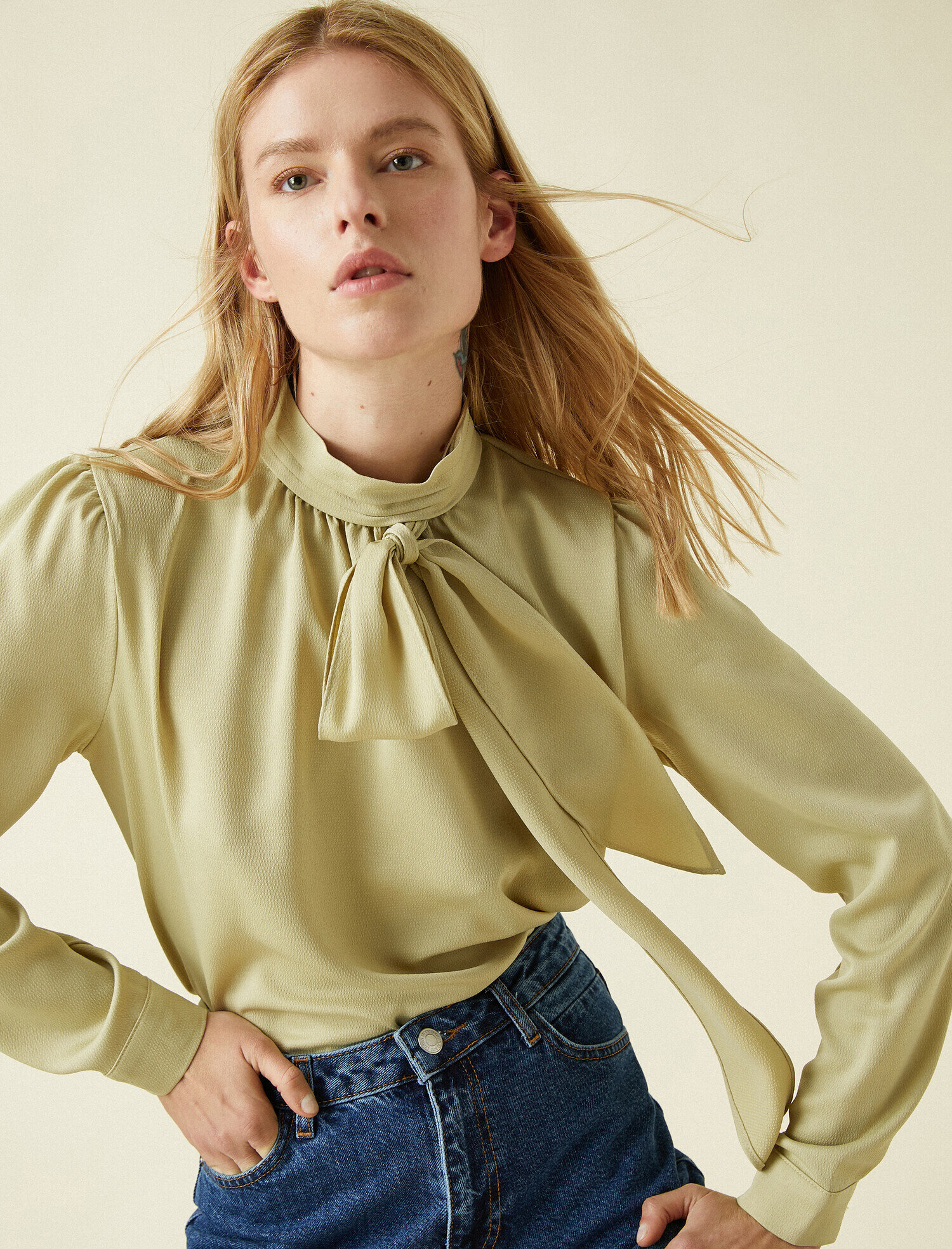   Fular Yaka Uzun Kollu Bluz