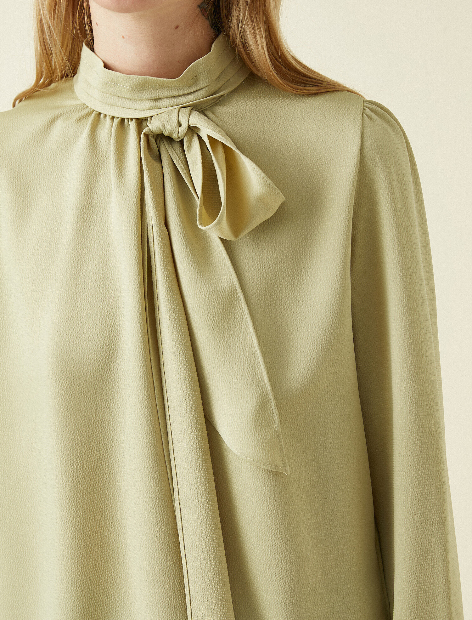   Fular Yaka Uzun Kollu Bluz