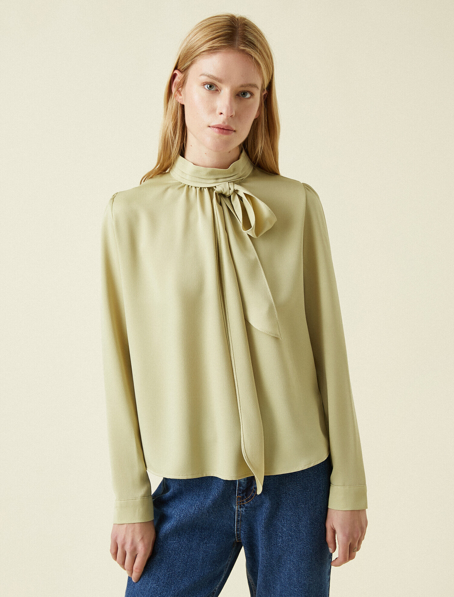   Fular Yaka Uzun Kollu Bluz