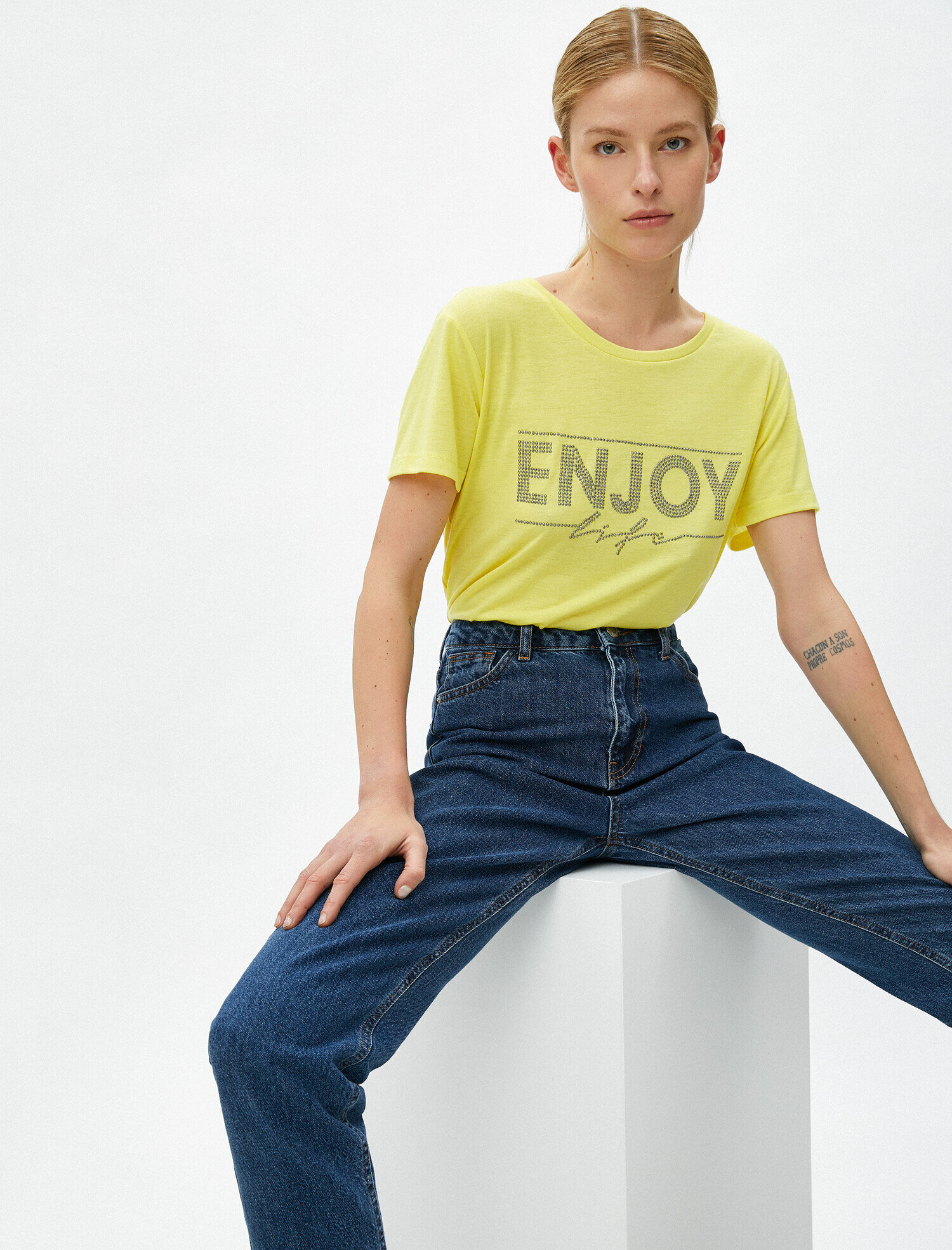   Kısa Kollu Tişört Bisiklet Yaka Slogan Detaylı