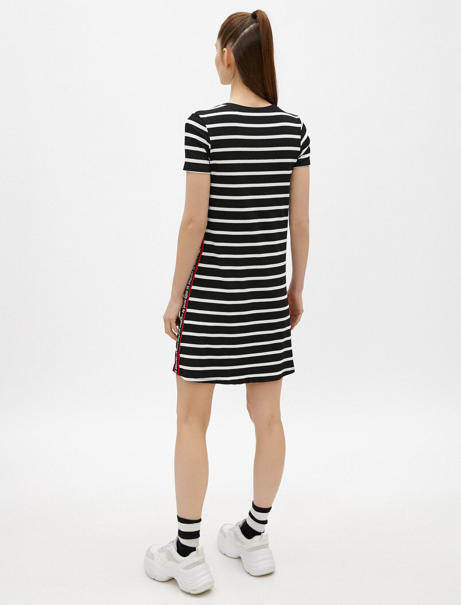   Çizgili Elbise Şerit Detaylı Sloganlı Kısa Kollu