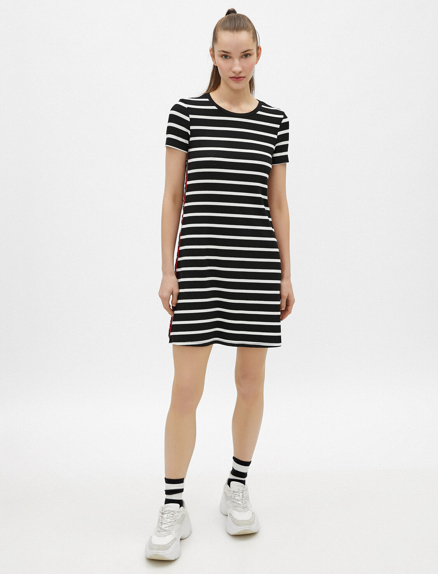   Çizgili Elbise Şerit Detaylı Sloganlı Kısa Kollu