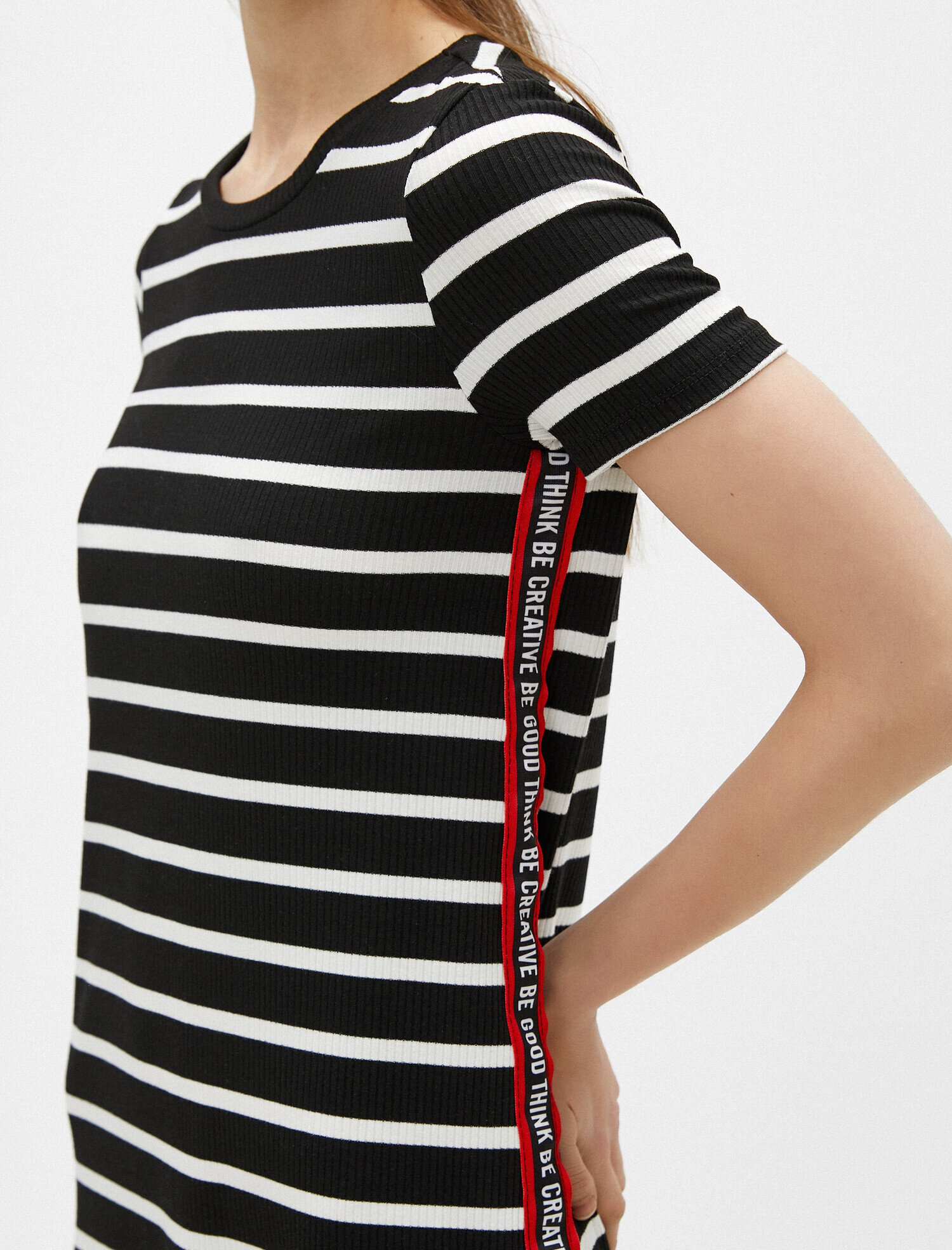   Çizgili Elbise Şerit Detaylı Sloganlı Kısa Kollu