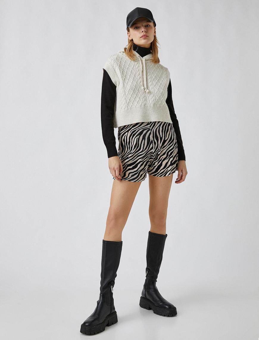   Zebra Desenli Şort