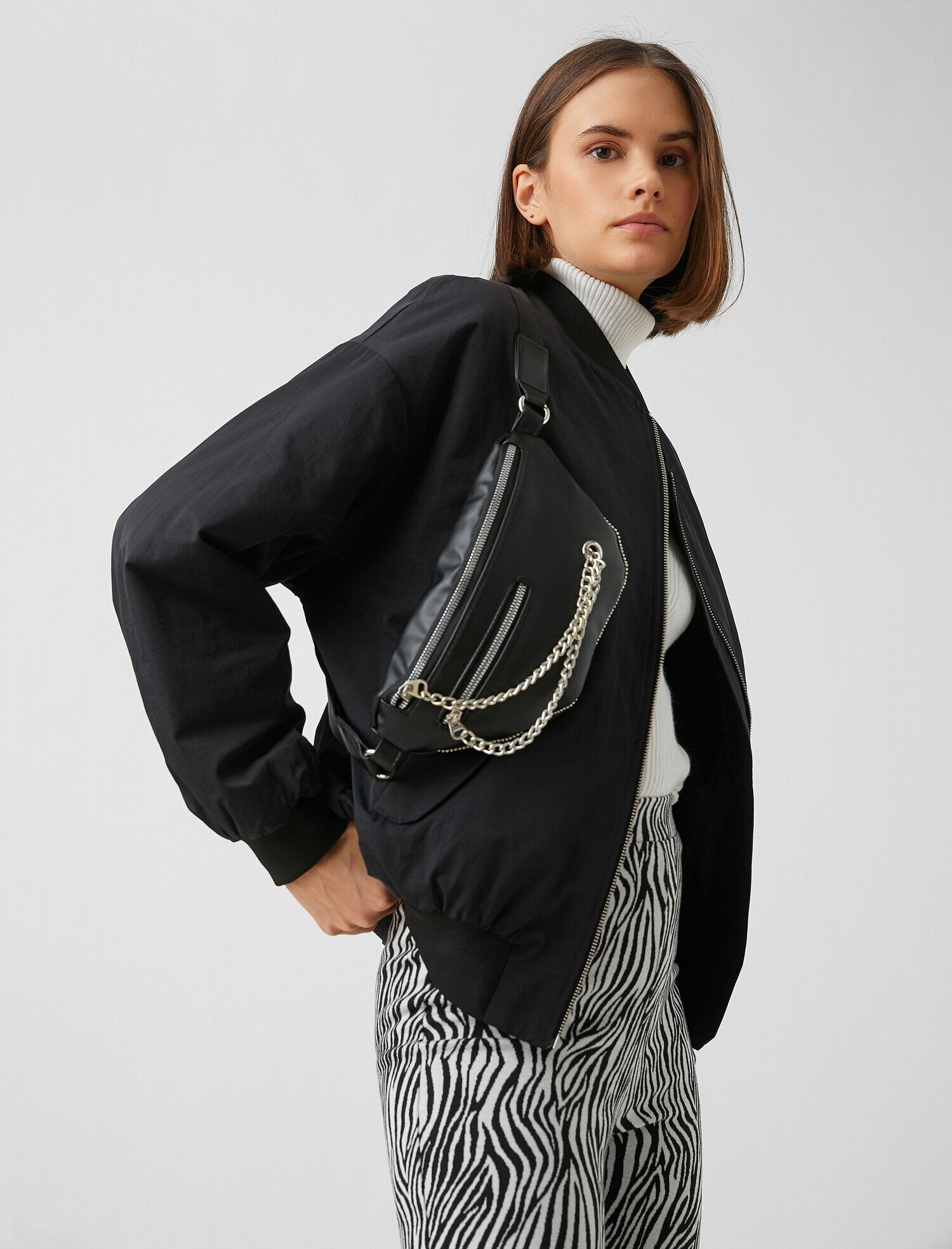  Kadın Zincir Detaylı Bel Çantası