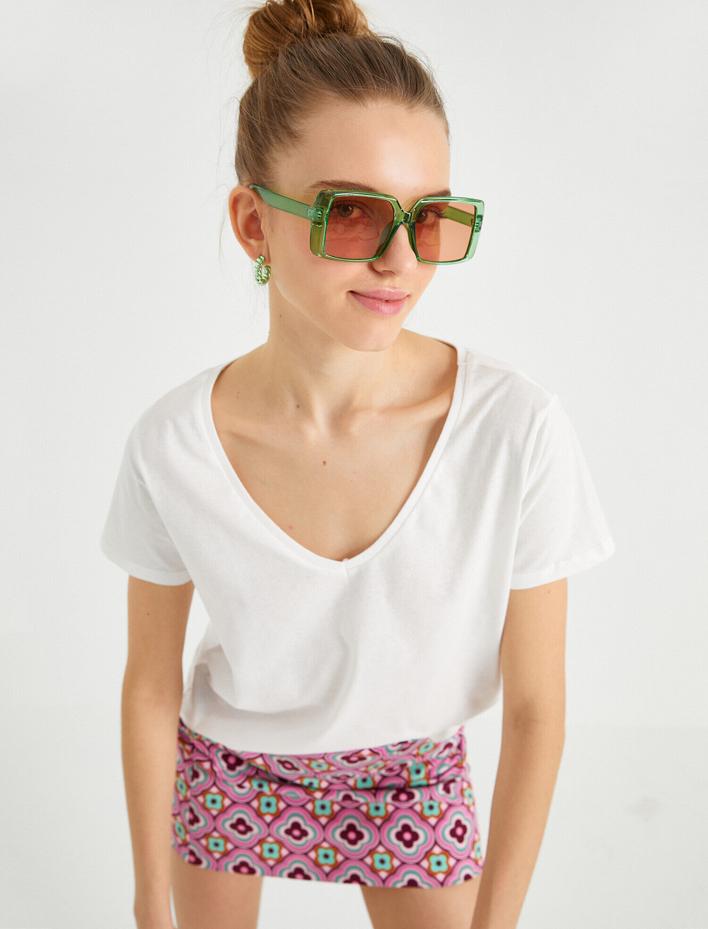  V Yaka Kısa Kollu Tişört