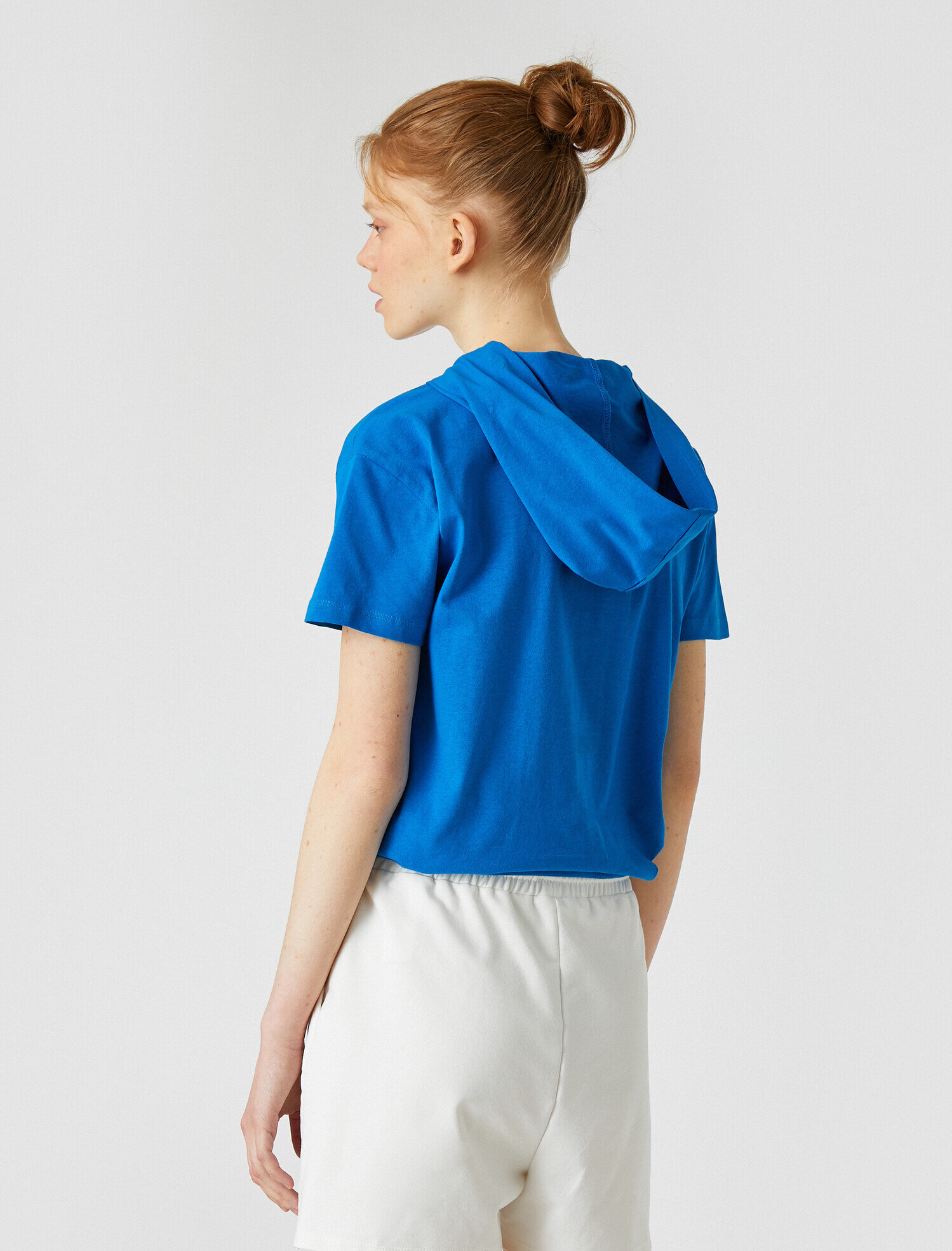   Pamuklu Baskı Detaylı Büzgülü Kapüşonlu Tişört