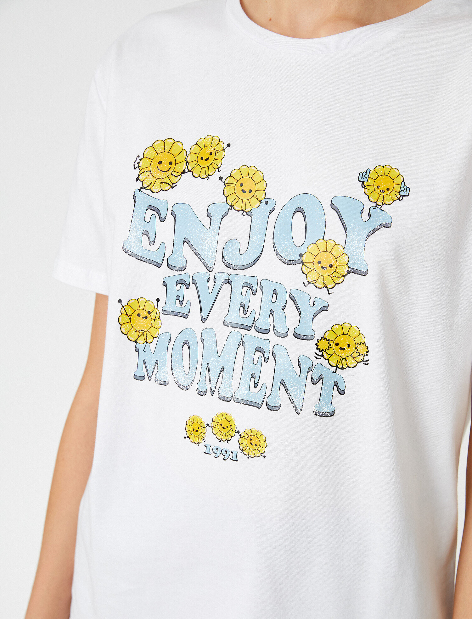   Bisiklet Yaka Kısa Kollu Baskılı Tişört