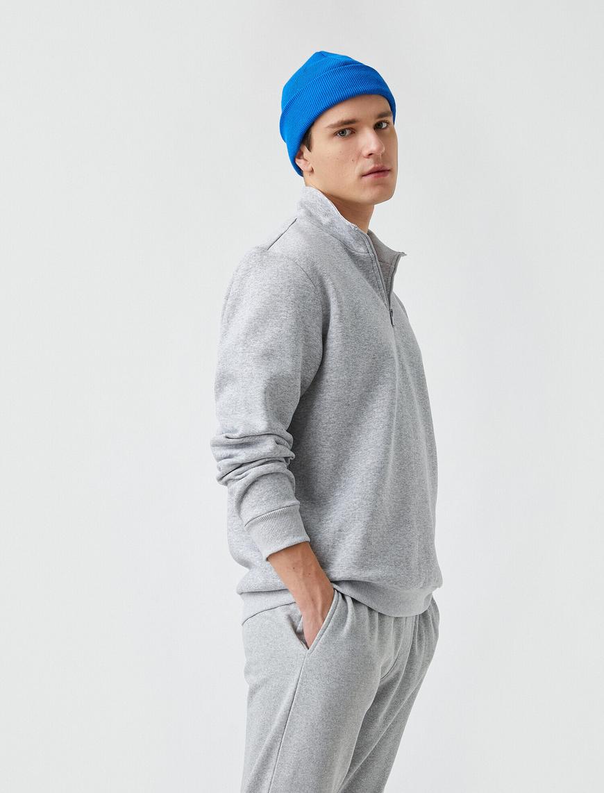   Dik Yaka Yarım Fermuarlı Sweatshirt
