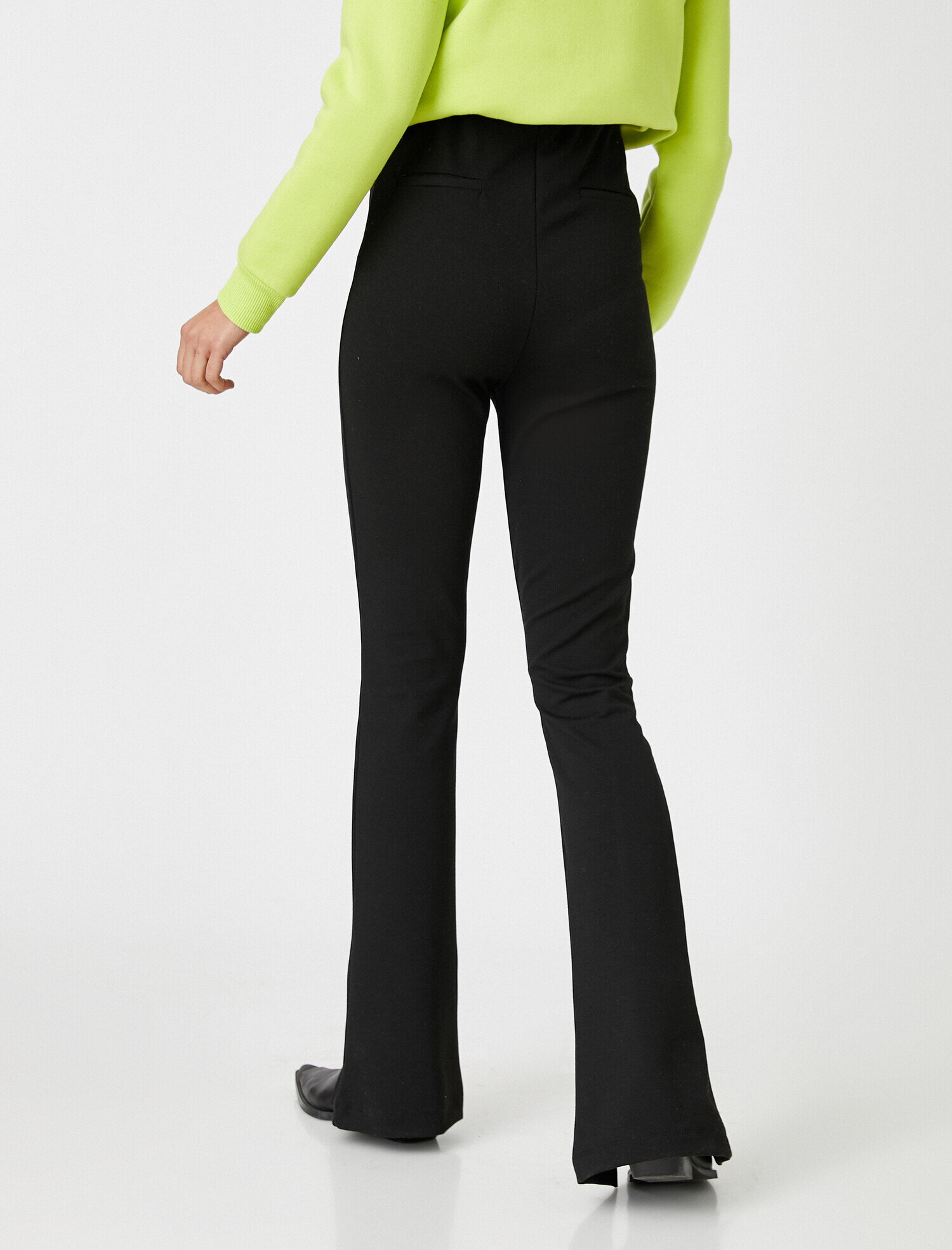   Paçası Yırtmaçlı Pantolon